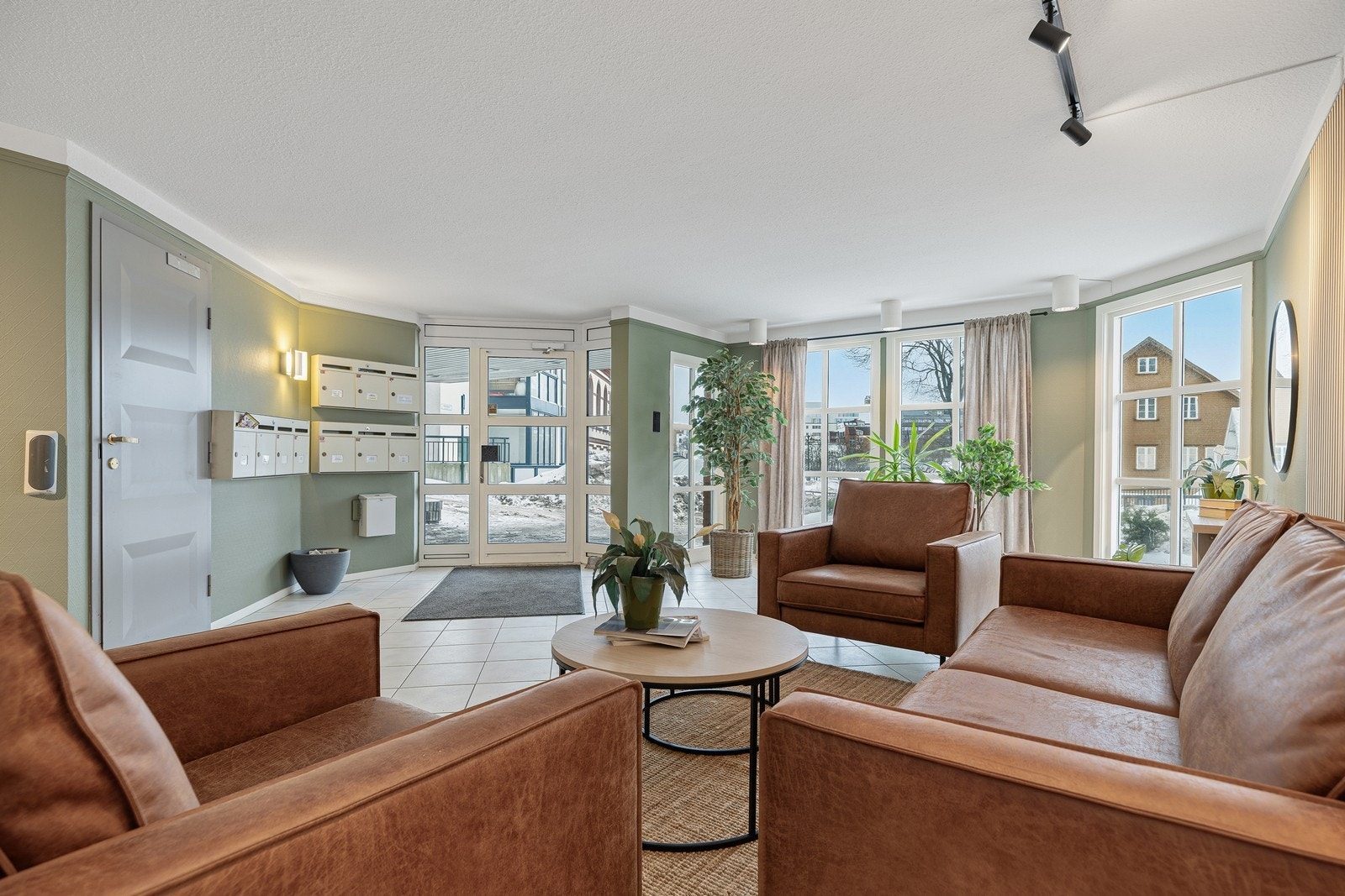 Flott felles inngangsparti i underetasjen Galleribilde