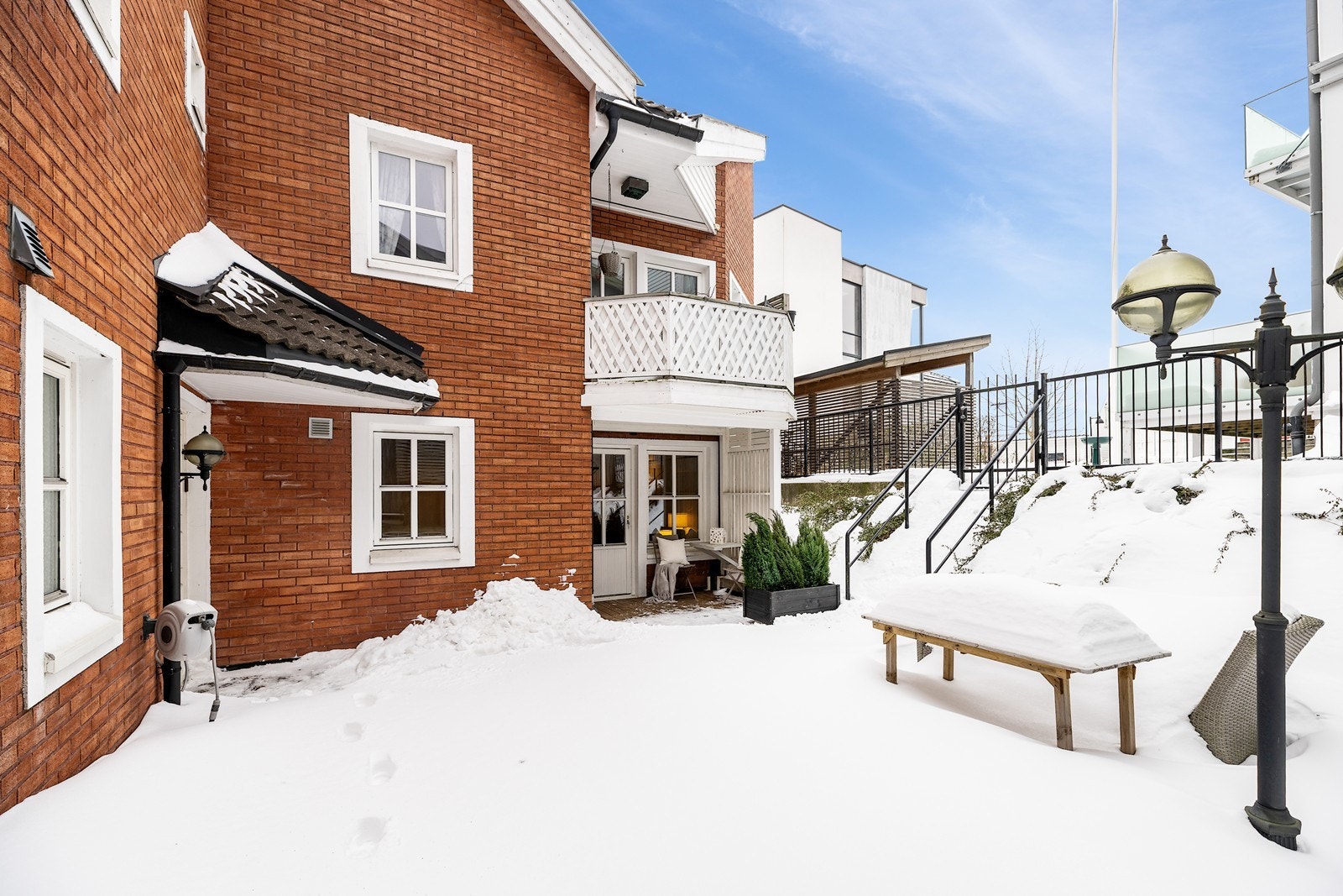 Felles terrasse i bakgård Galleribilde