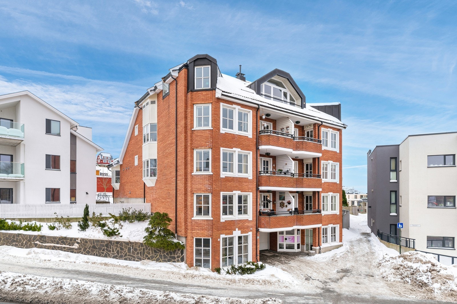 Velkommen til Østerveien 10! Boligen er presentert av Andre Sandvik og Gaute Kverneland v/Aktiv Eiendomsmegling avd. Kristiansand. Foto: Ivars Upe Galleribilde