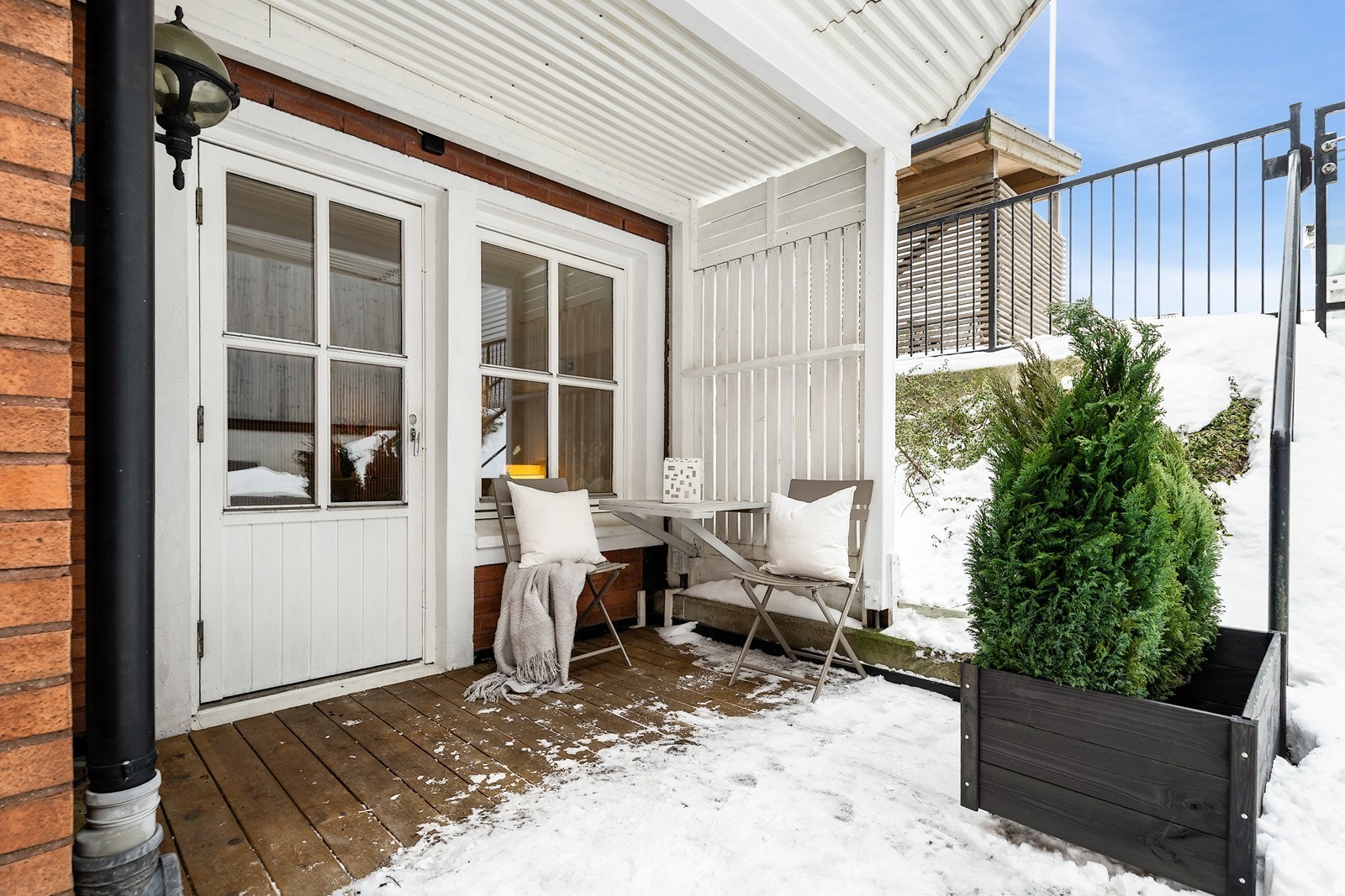 Markterrasse med plass til utemøblement Galleribilde