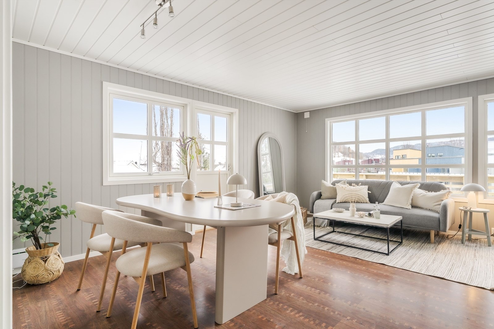 Velkommen til denne pene eneboligen, som har et BRA-i på ca. 169m² Galleribilde