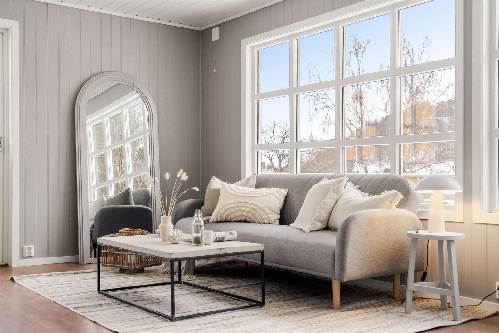 Utformingen gjør det enkelt å møblere med flere sittegrupper i ulike soner. Galleribilde