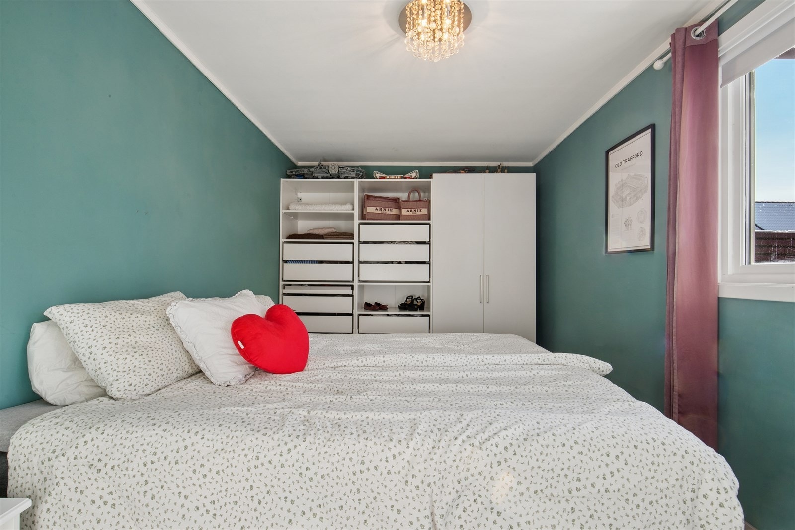 Hovedsoverom med plass til garderobeskap. Galleribilde