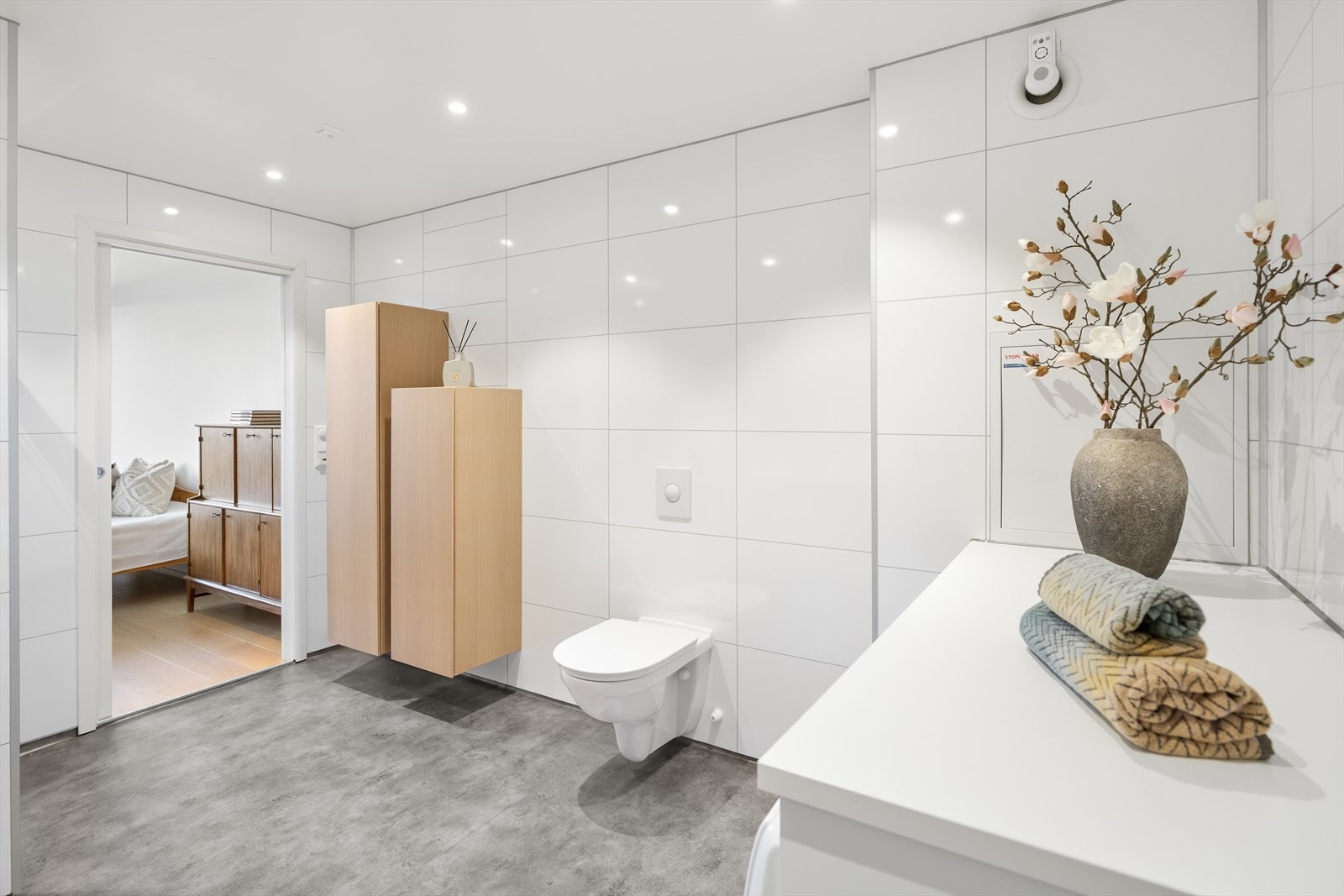 Flott, romslig bad / vaskerom Galleribilde