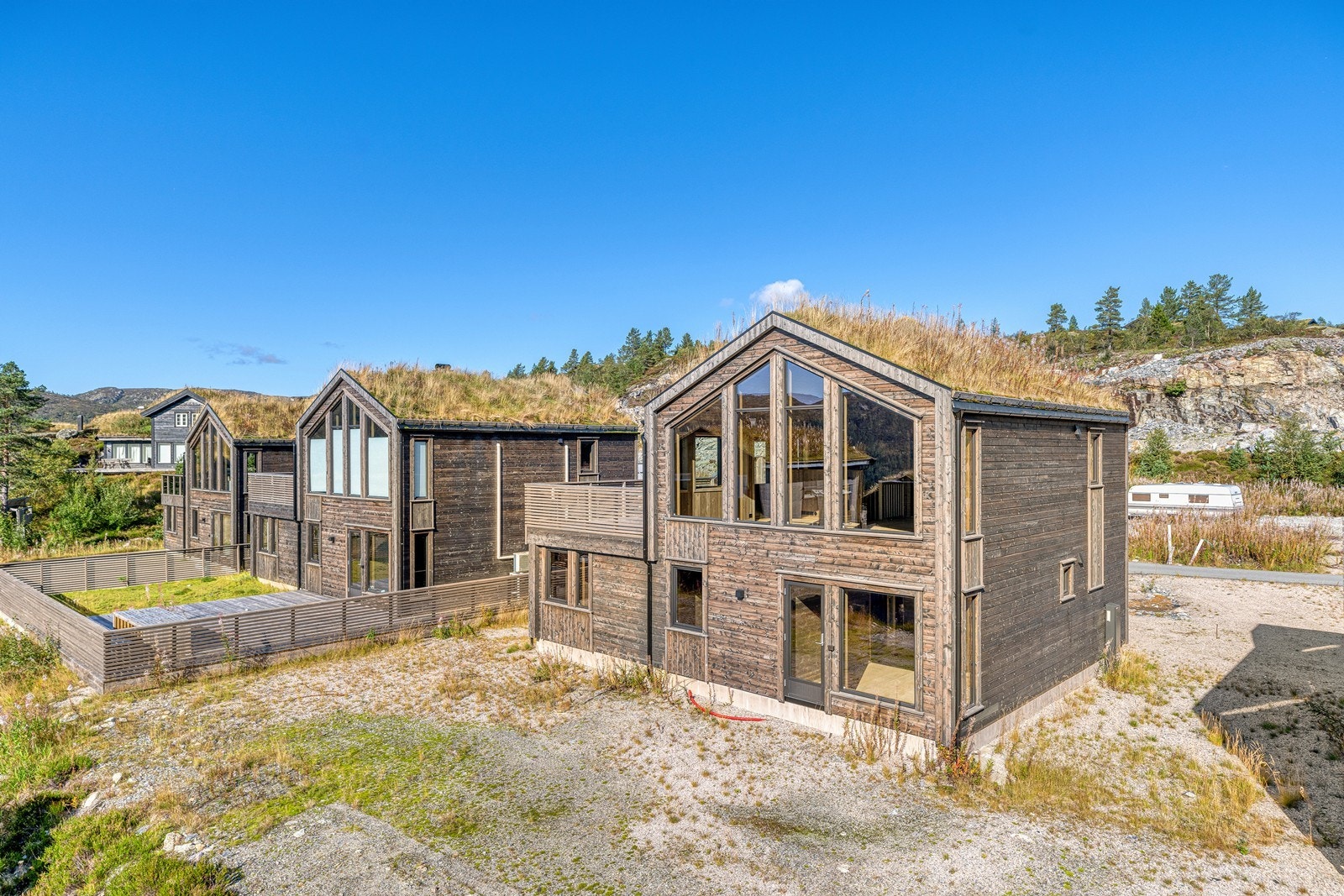 Høstbilde av hytta Galleribilde