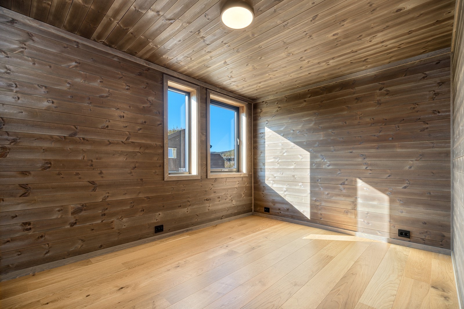 Ellers er det god størrelse på resterende rom! Her kan du ha ulike senge-løsninger med enkelt, dobbelt eller køyesenger. Alt avhengig av hvor mange du ønsker å gjeste Galleribilde