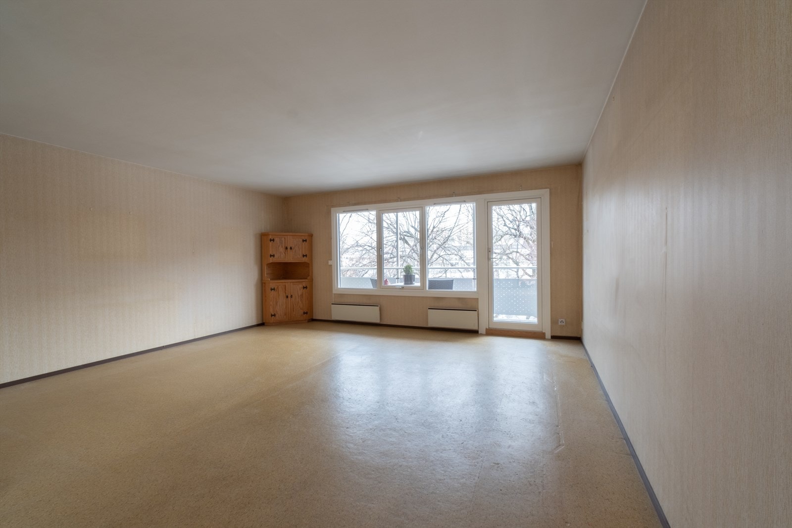 Leiligheten ligger i 4. etasje og inneholder entré, tre soverom, bad/vaskerom, kjøkken, stue og toalettrom. Galleribilde