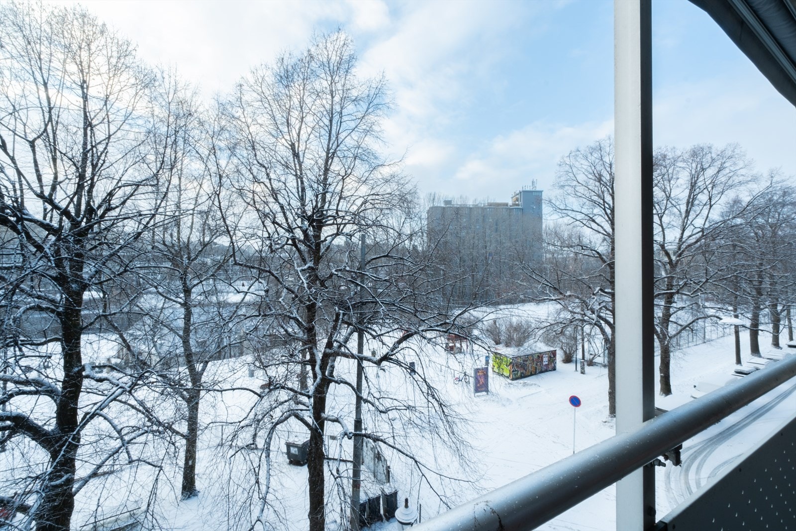 Fra stuen er det utgang til en vestvendt balkog på 7,4 kvm. Galleribilde