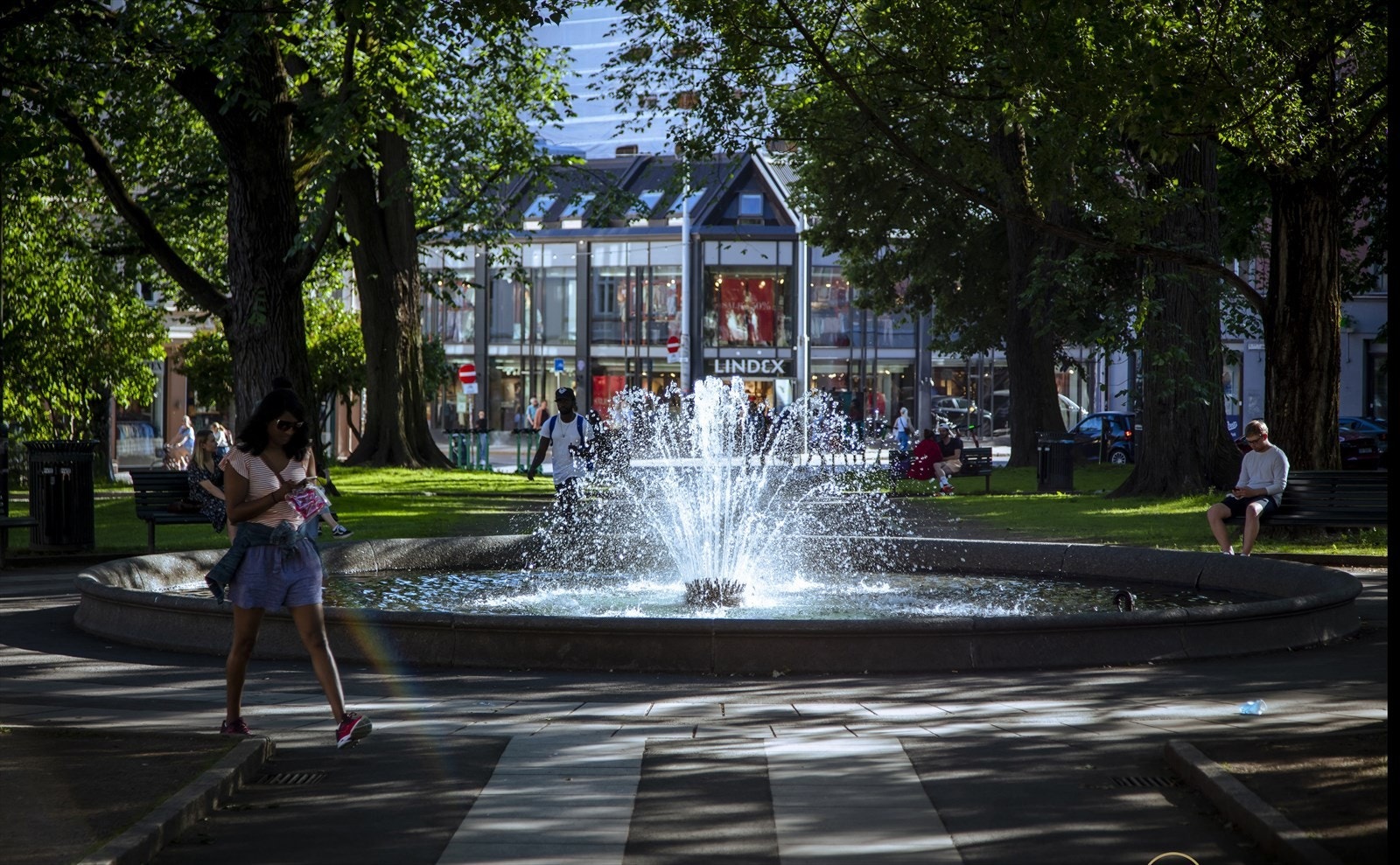 Områdebilde - Sommer som vinter kan nytes i Sofienbergparken, Kubaparken, Birkelunden eller Olaf Ryes Plass. Galleribilde