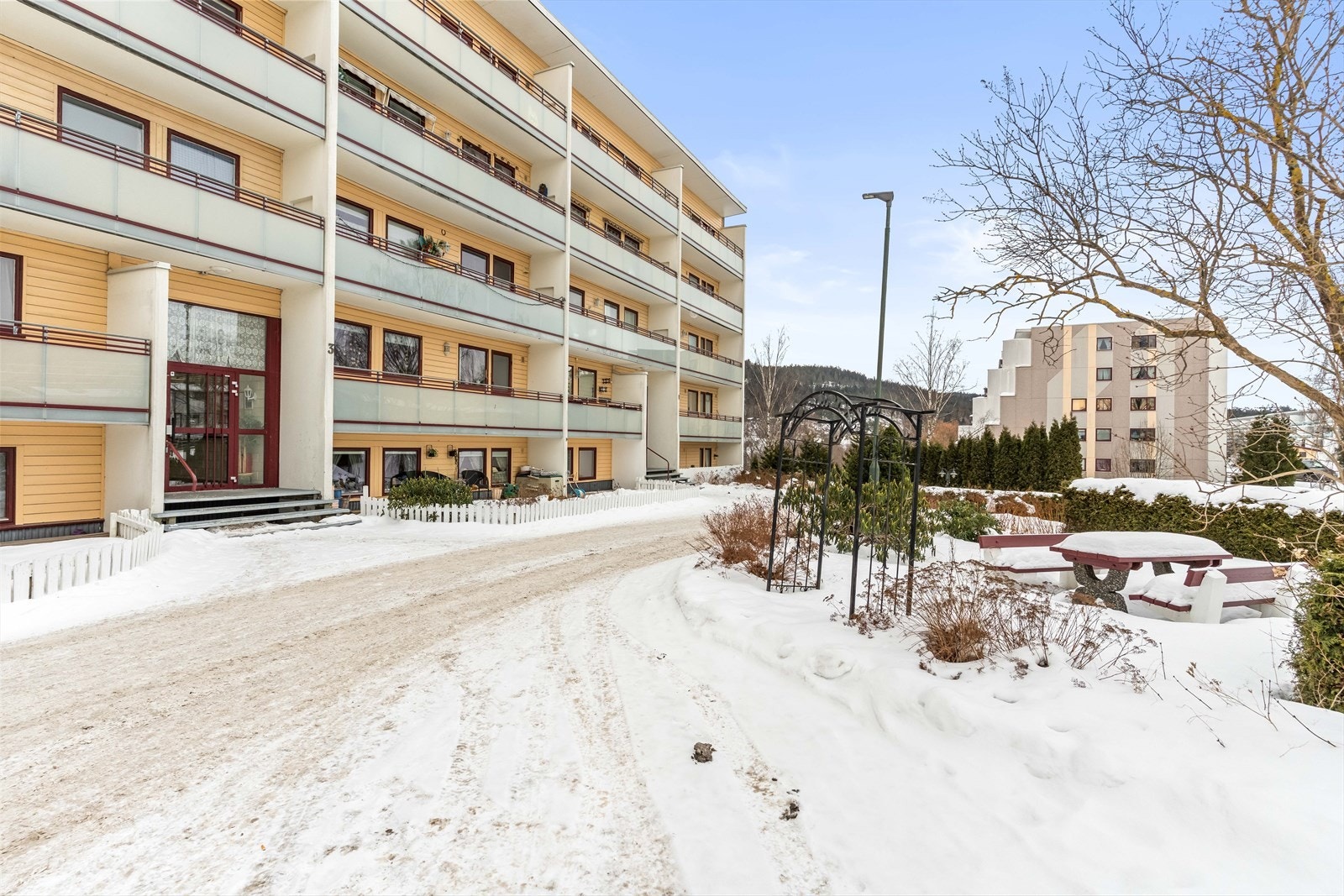 Leiligheten ligger i et populært og barnevennlig boligområde på Vestli. Galleribilde