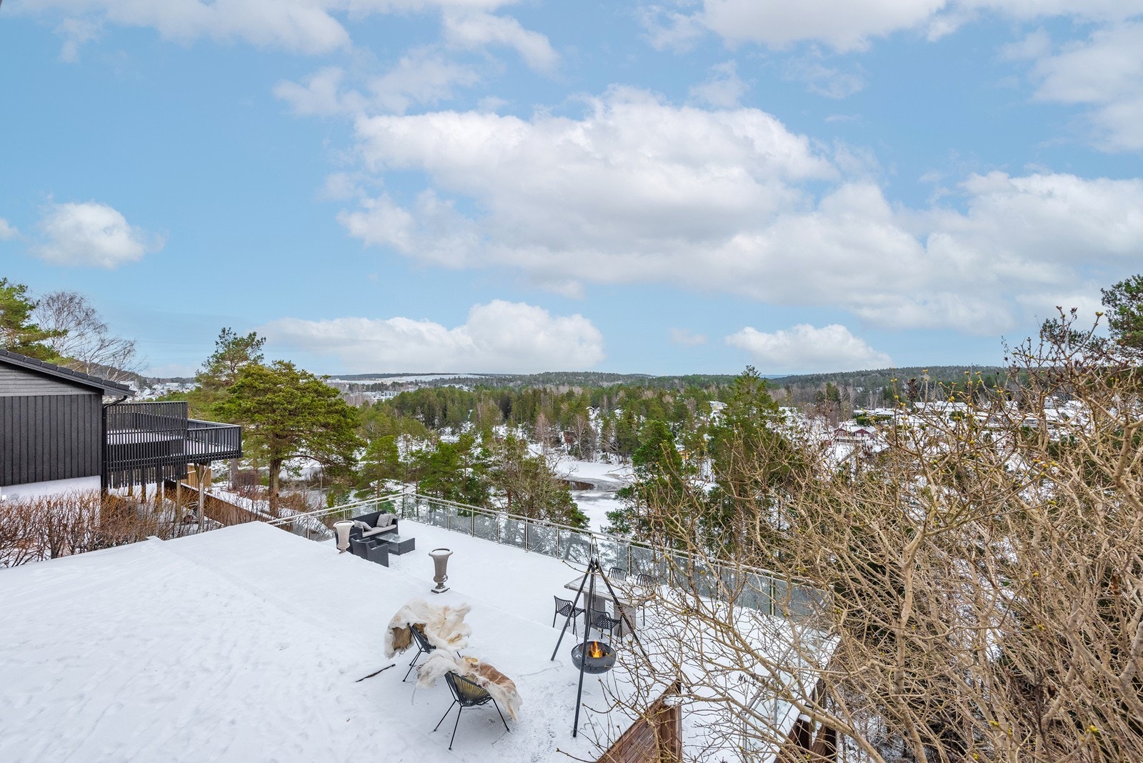 Fantastisk uteplasser som omkranser eiendommen Galleribilde