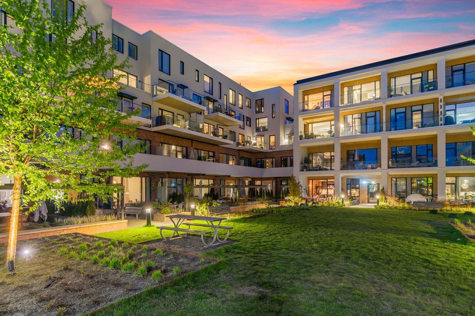 Området blir blant annet brukt til sosiale sammenkomster i sameiet, hvor det årlig arrangeres julekonsert og sommerfest, og det pleier av og til å være filmfremvisning på storskjerm. Galleribilde