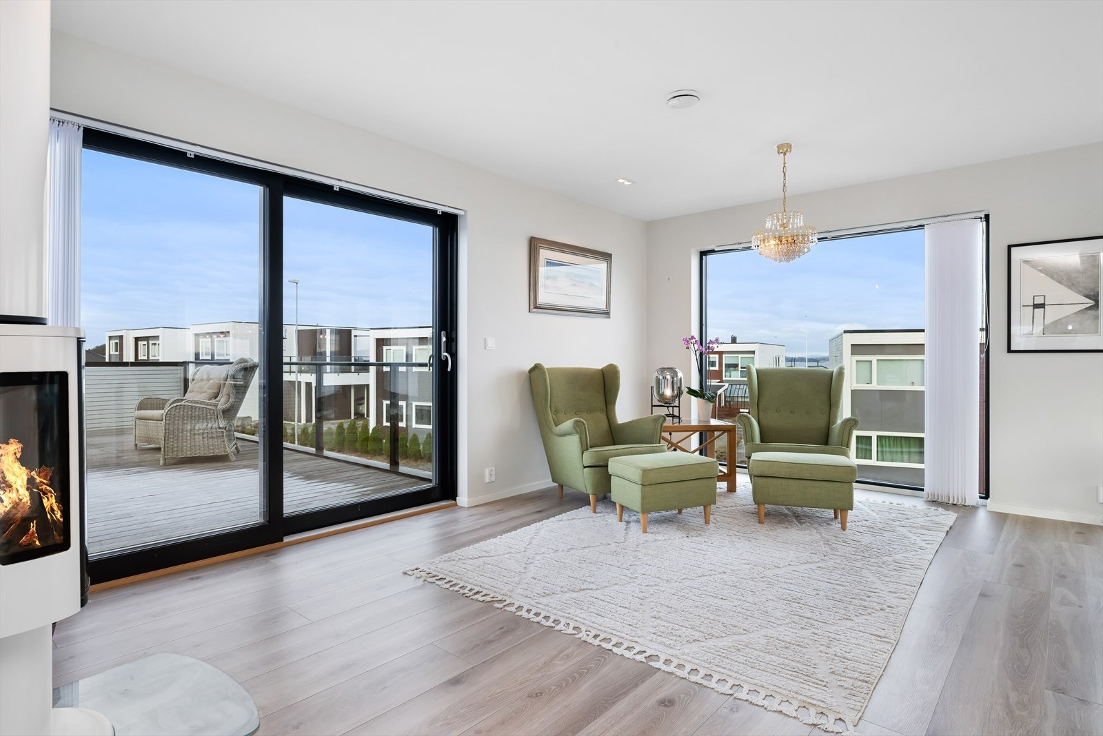 Stor skyvedør som tar deg direkte ut til takterrasse på 58 m² Galleribilde