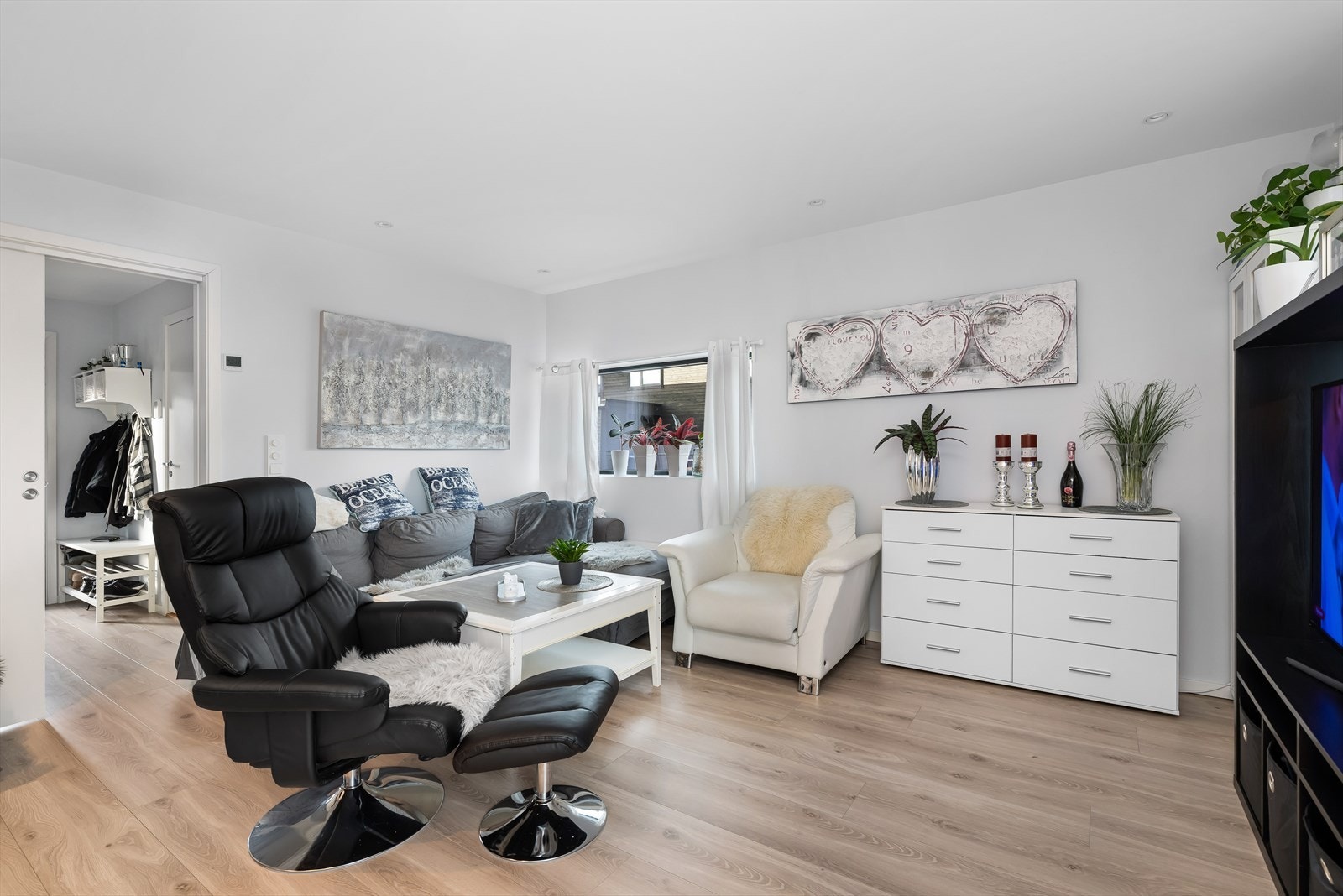 UTLEIE - Åpen stue/kjøkken løsning på 20,8 m² med god romfølelse. Galleribilde