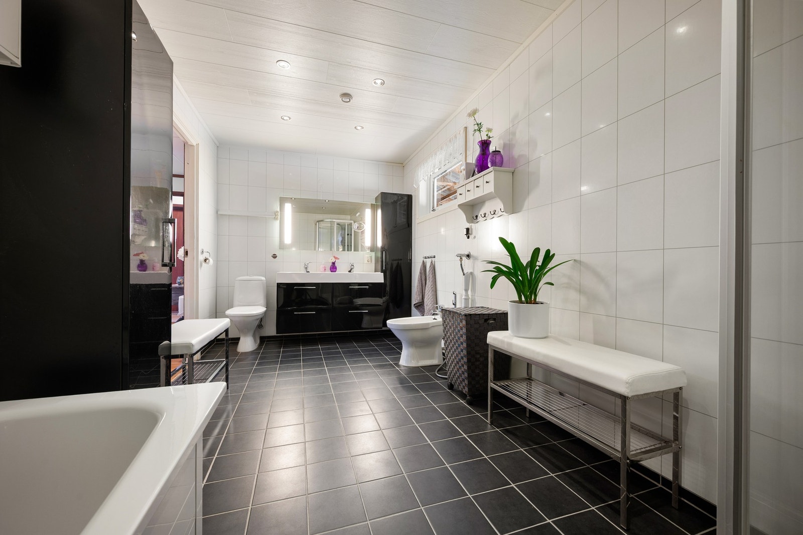 Bad i 1. etasje ble renovert i 2010 Galleribilde