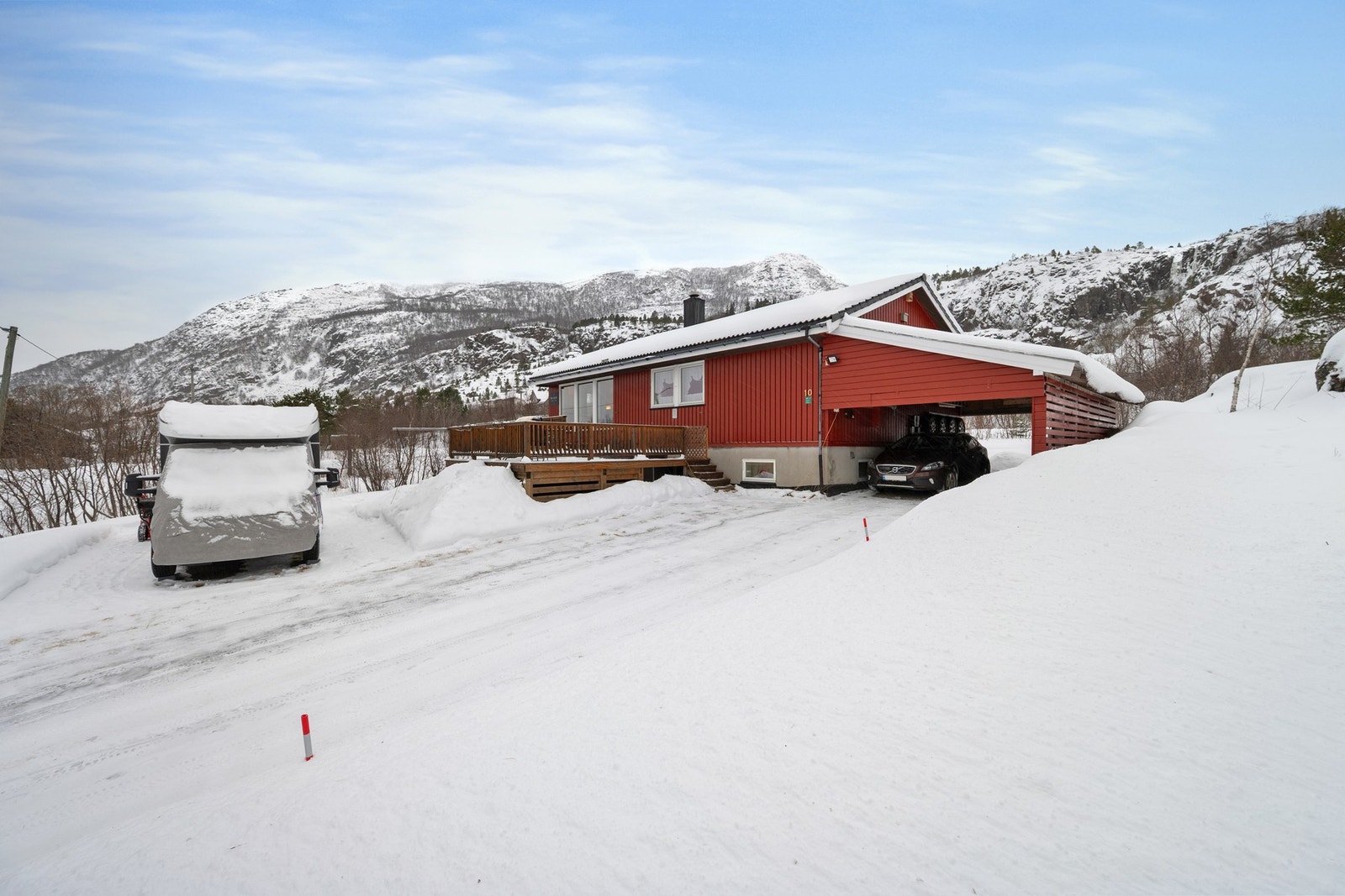 Innholdsrik og romslig enebolig i Lødingen i rolige barnevennlige omgivelser Galleribilde