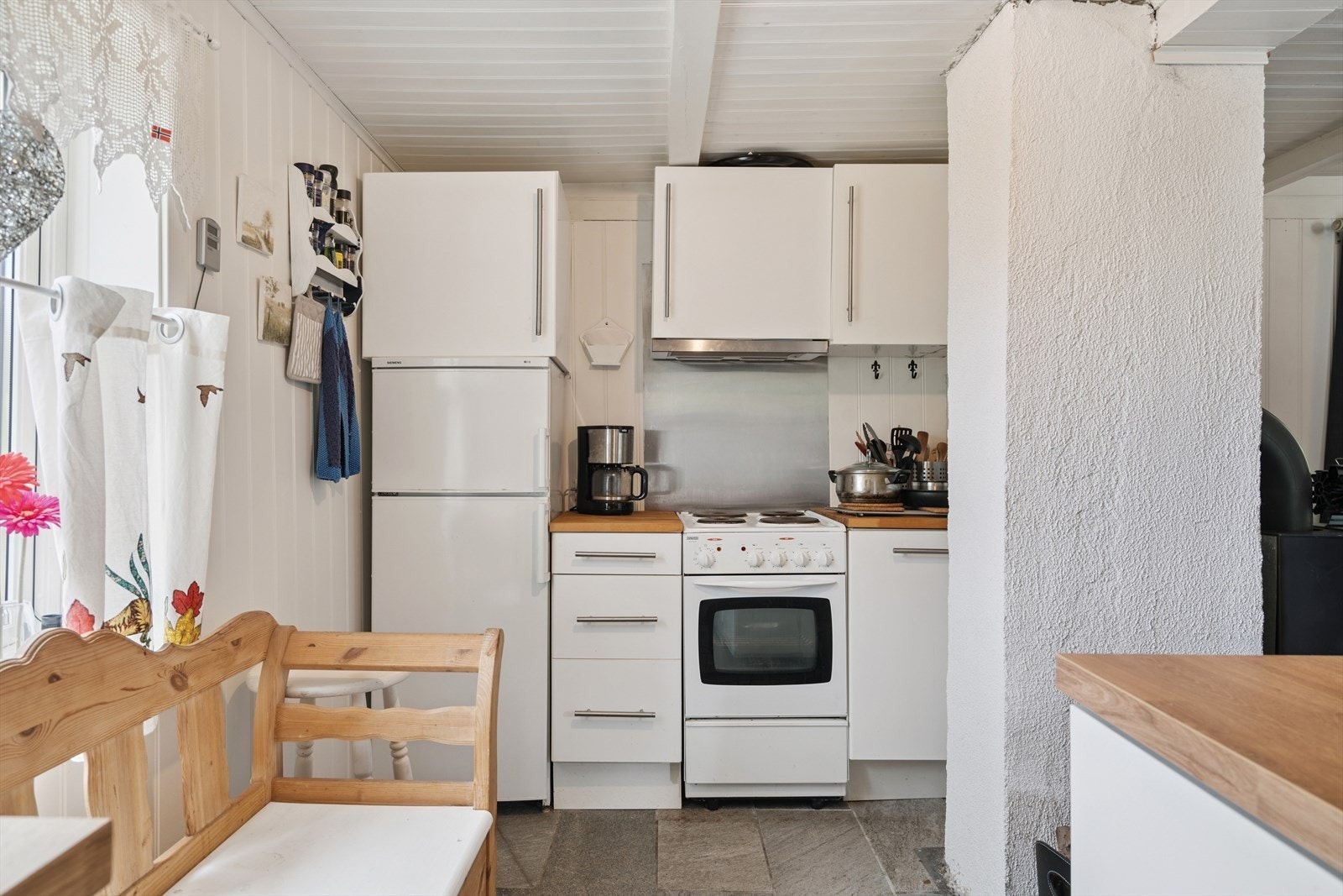 Lys og fin kjøkkendel Galleribilde