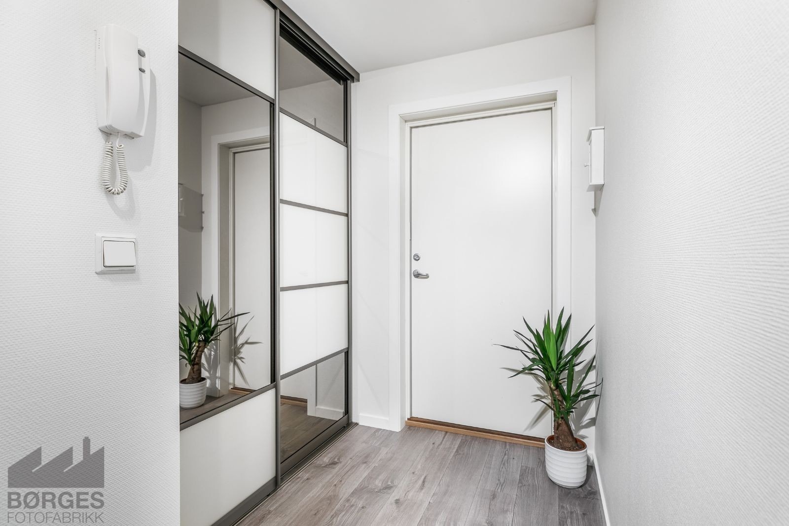 Entre med god skapplass Galleribilde