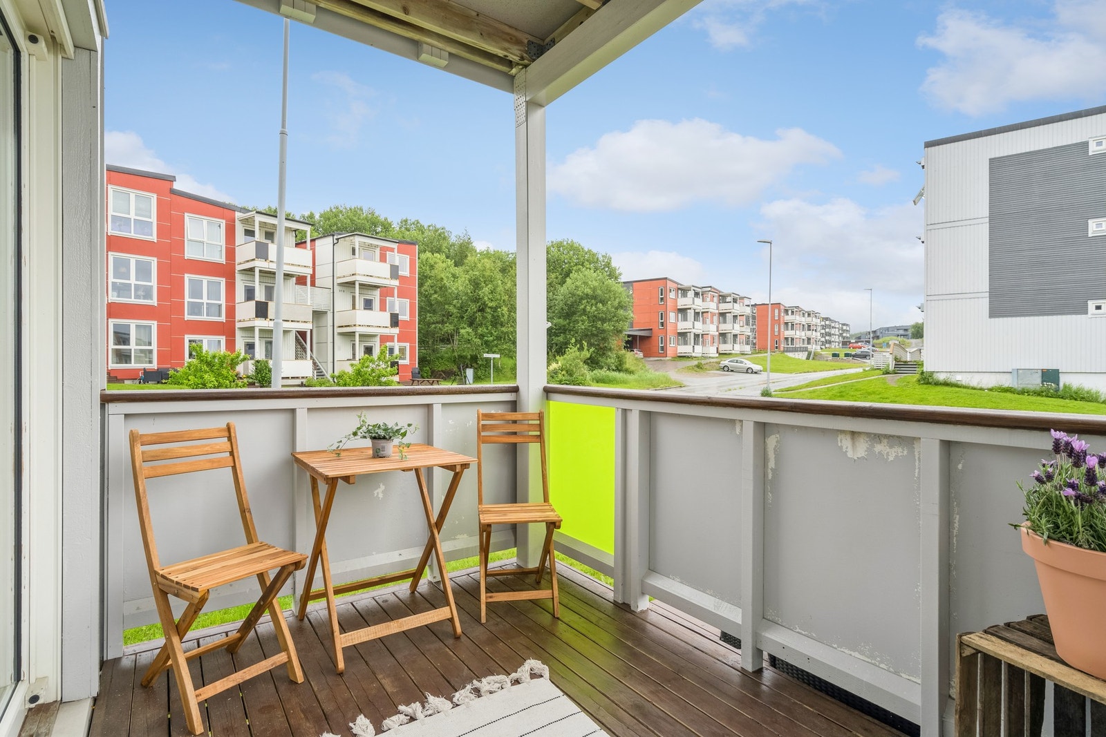 Sommerbilde altan - her kan morgenkaffen nytes. Galleribilde