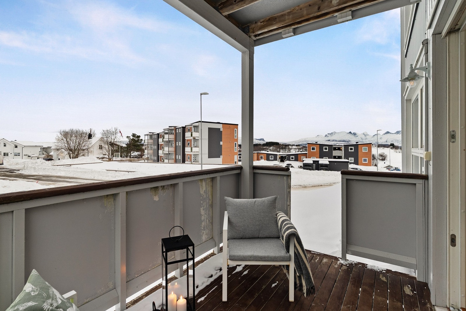 Trapp ned fra altan til markterrasse. Det pågår renovering av alle altaner i borettslaget. Galleribilde