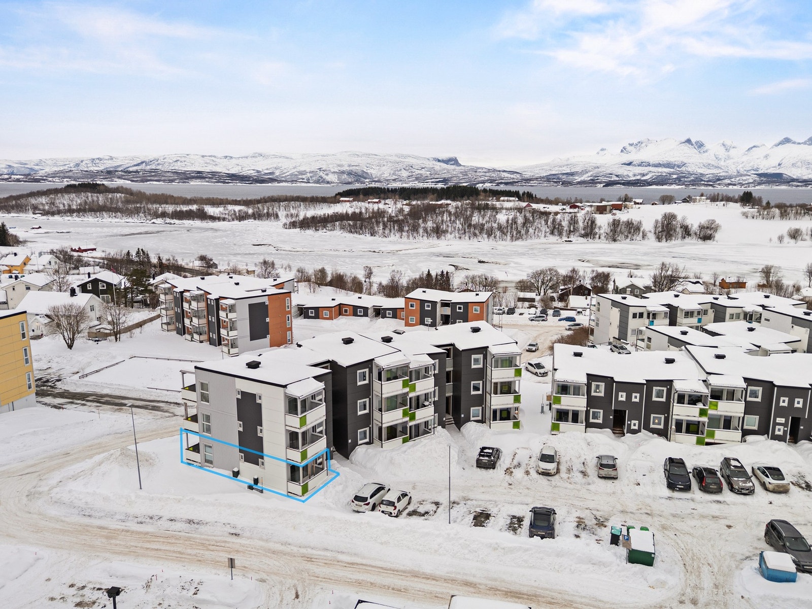 Støver er et populært område med kort vei til de fleste fasiliteter som universitetet, butikk, buss, turterreng m.m. Galleribilde