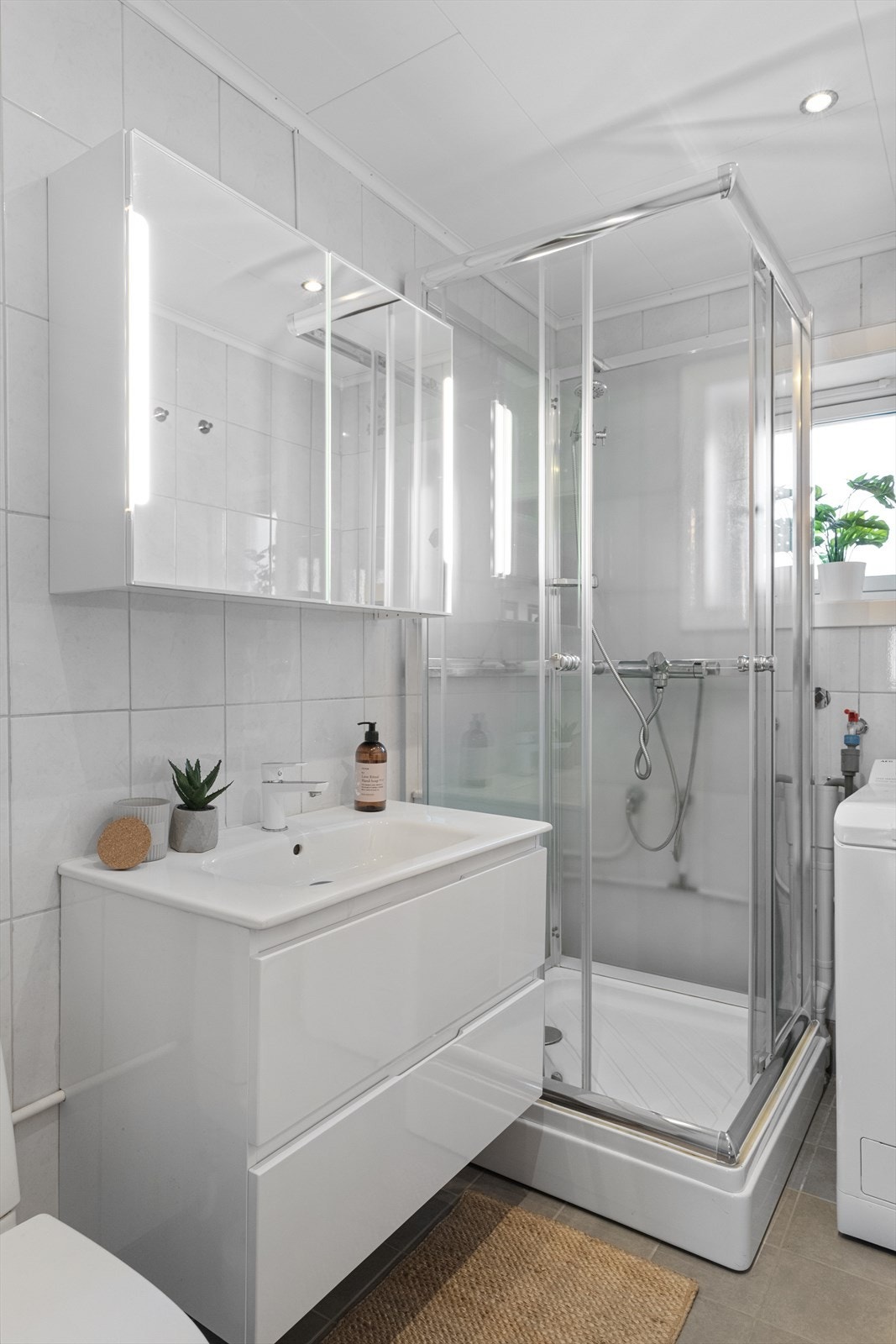 I 2020 ble det byttet sluk, flislagt nytt gulv og lagt nye varmekabler. Galleribilde