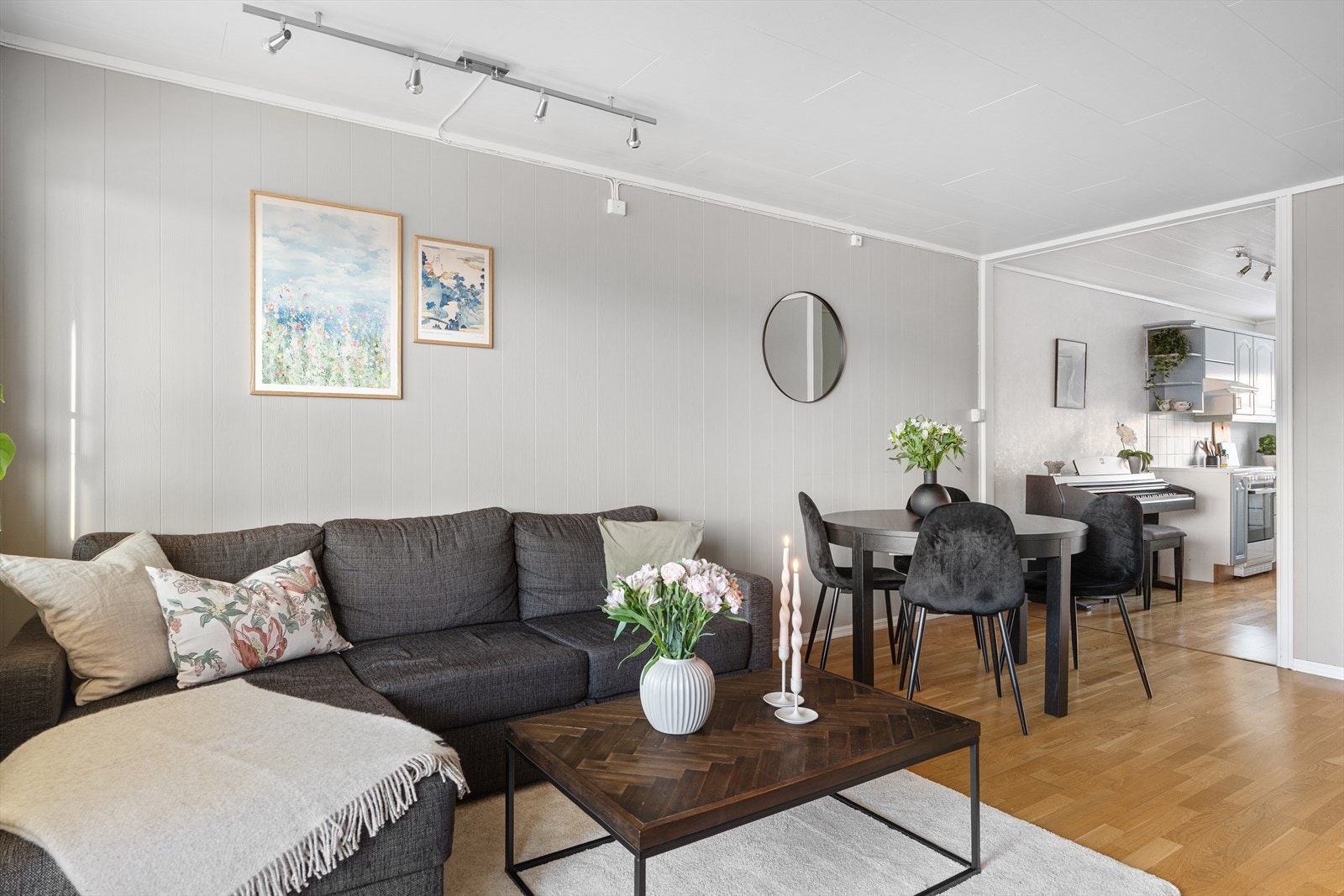 Fra leiligheten er det kort avstand til "alt" du trenger i hverdagen som dagligvarehandel, gode kollektivtilbud og ikke minst Bymarka. Galleribilde