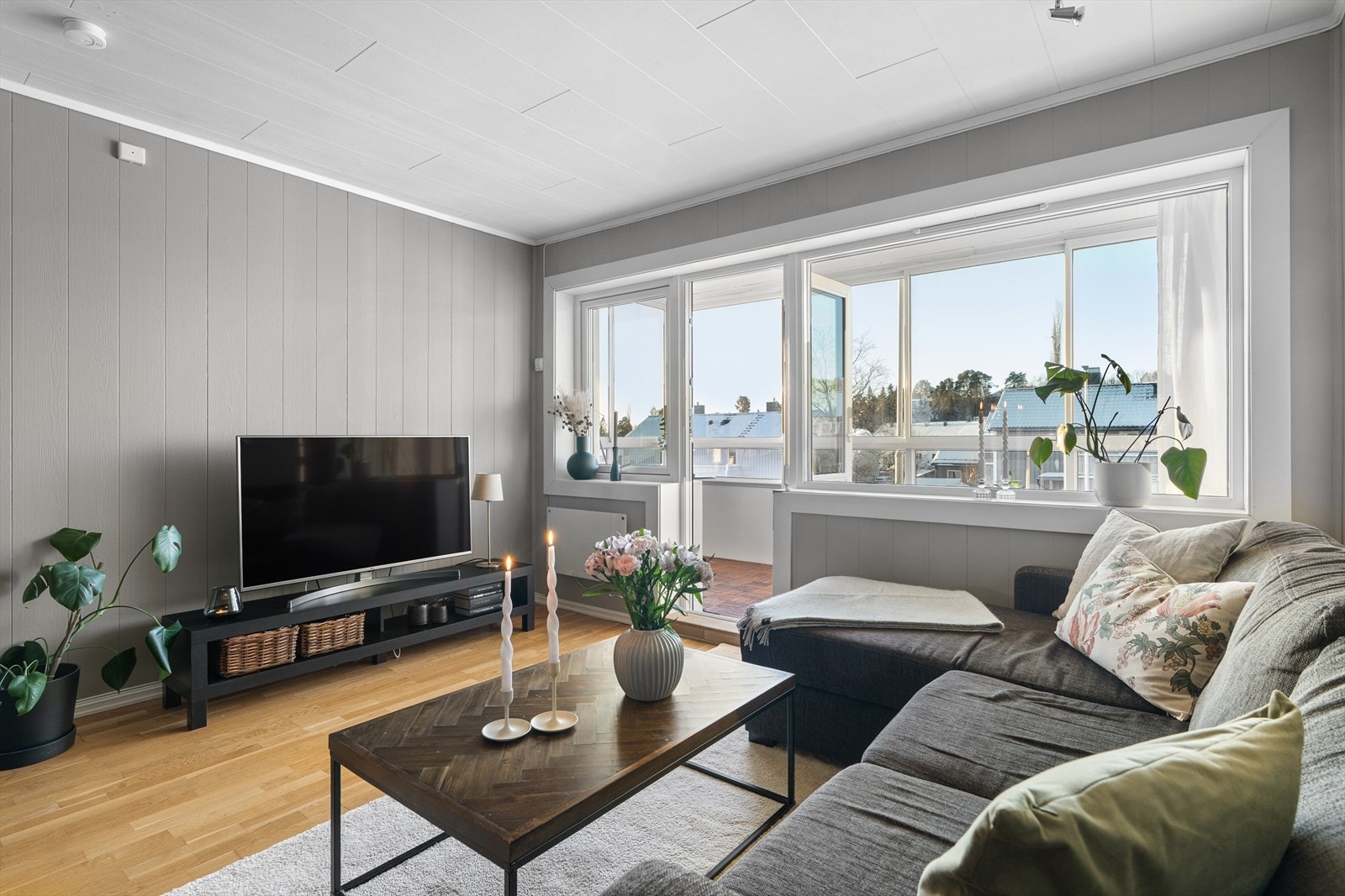 Her er det meste inkludert i felleskostnadene som blant annet TV/internett, betjening av fellesgjeld, kommunale avgifter samt felles drift- og vedlikehold. Galleribilde