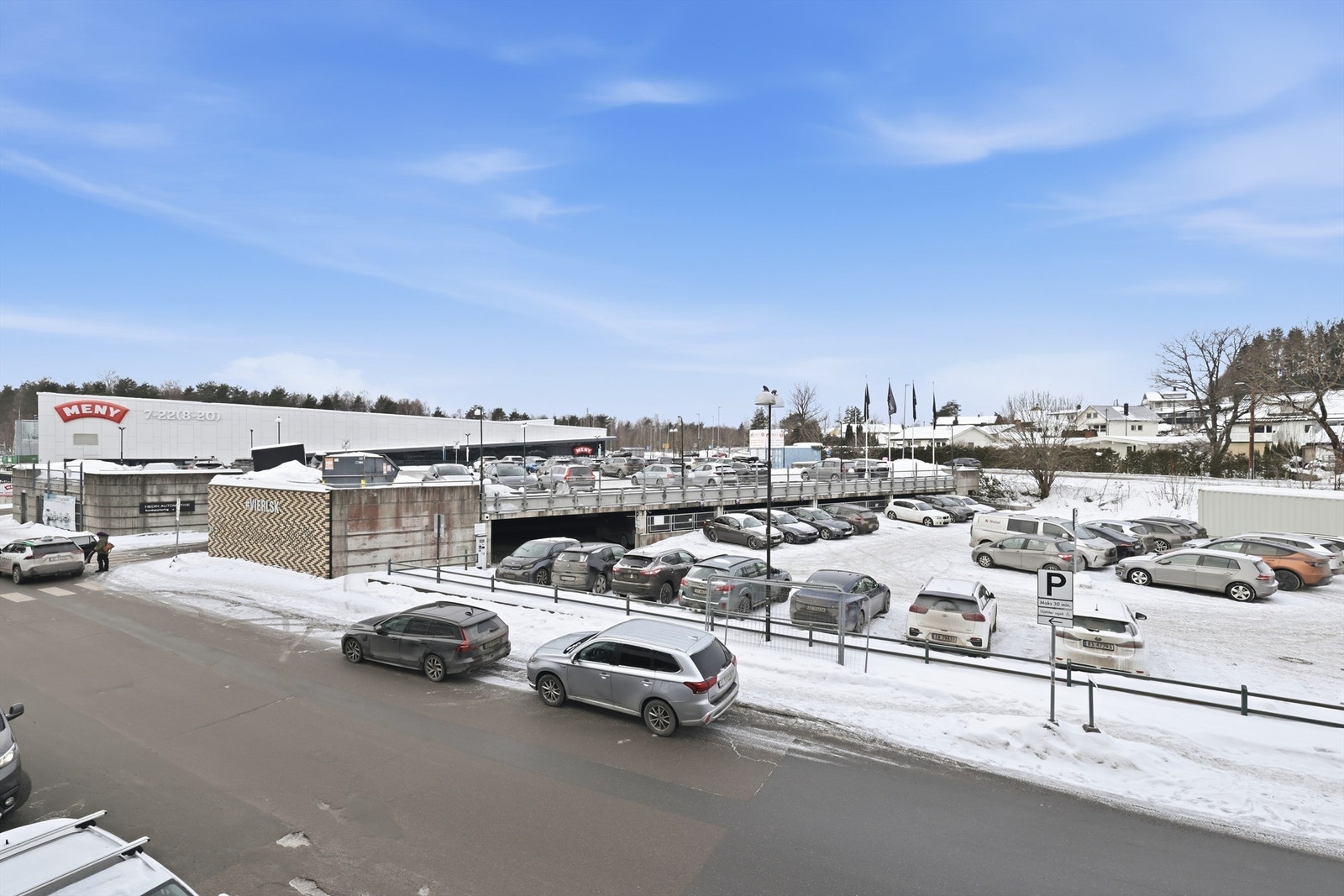 Med både Meny og Rema 1000 i umiddelbar nærhet er hverdagslogistikken enkel. Galleribilde