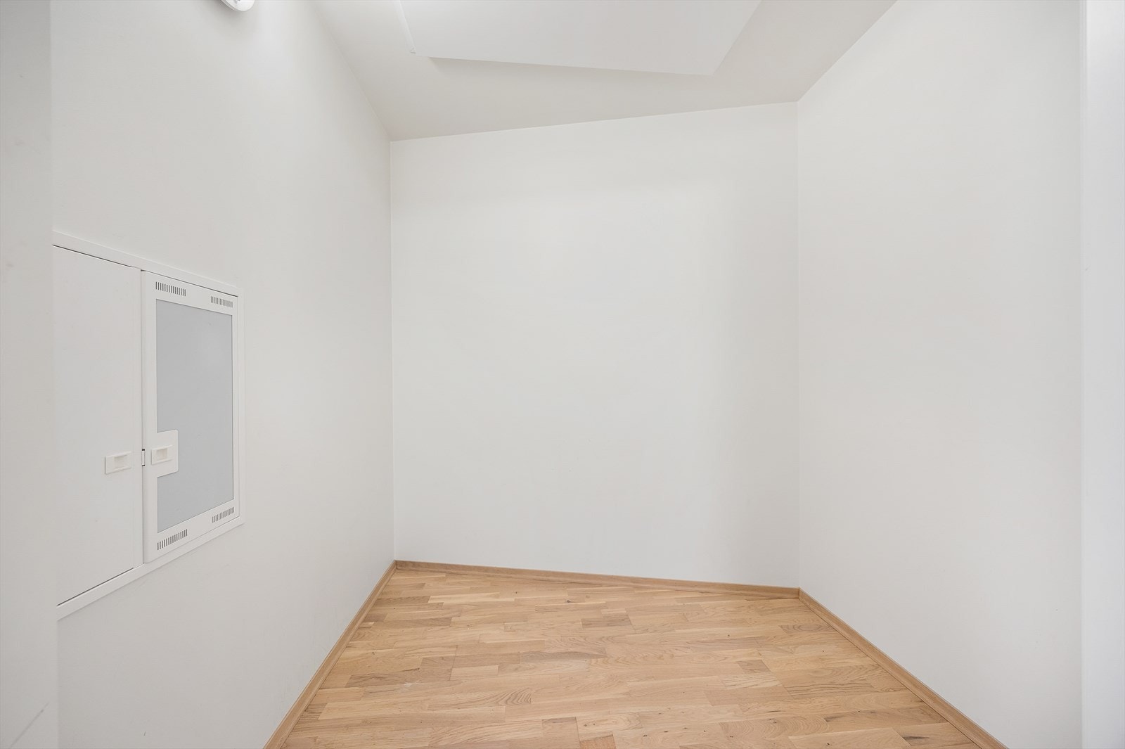 En innvendig bod gir ekstra og praktisk lagringsplass i leiligheten. Galleribilde