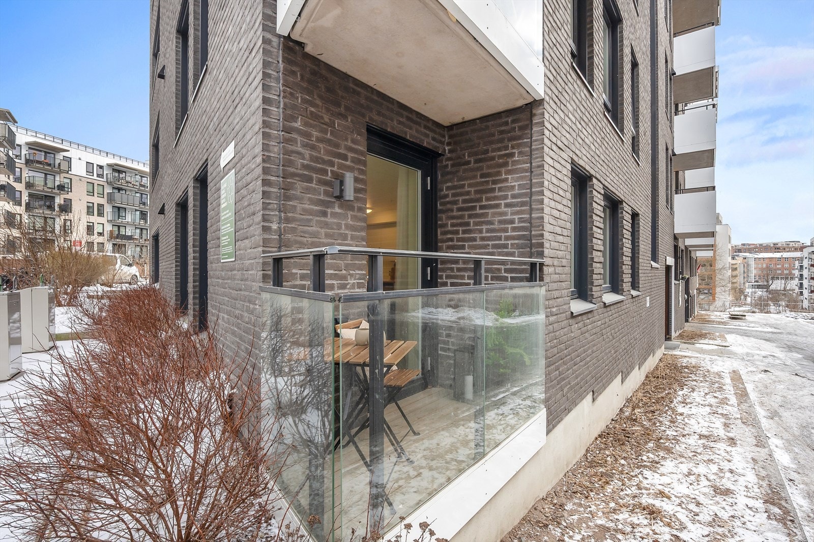 Balkongen er en fin forlengelse av stuen på varme dager. Galleribilde