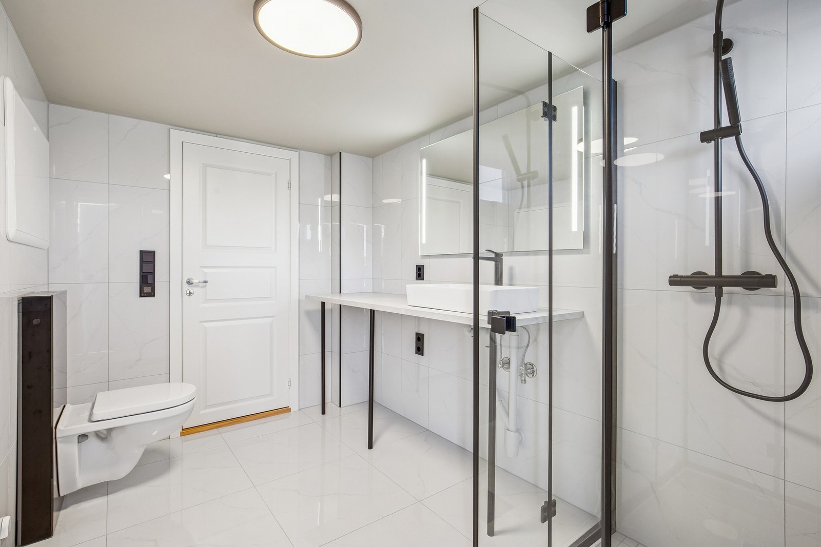 Bad/vaskrom i kjeller Galleribilde