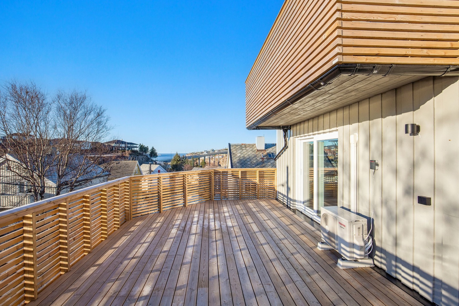 Betydelig oppgradert halvpart av vertikaldelt tomannsbolig m/garasje på Innlandet Galleribilde