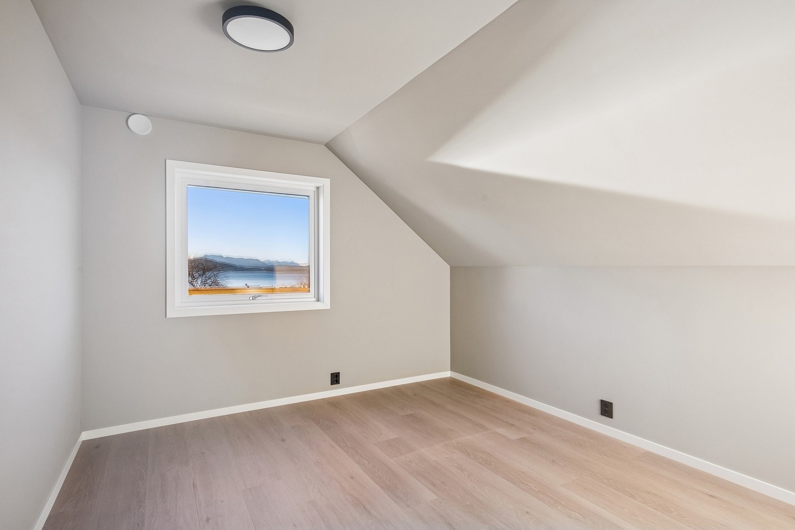 Soverom 2 loft Galleribilde