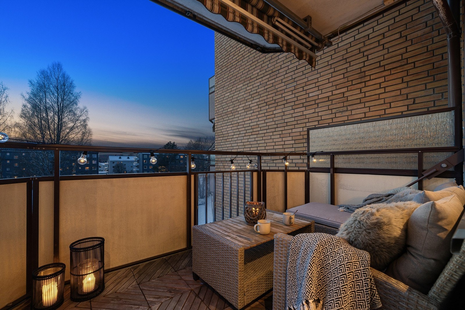 Fra stuen er det utgang til en balkong på 6 m² Galleribilde