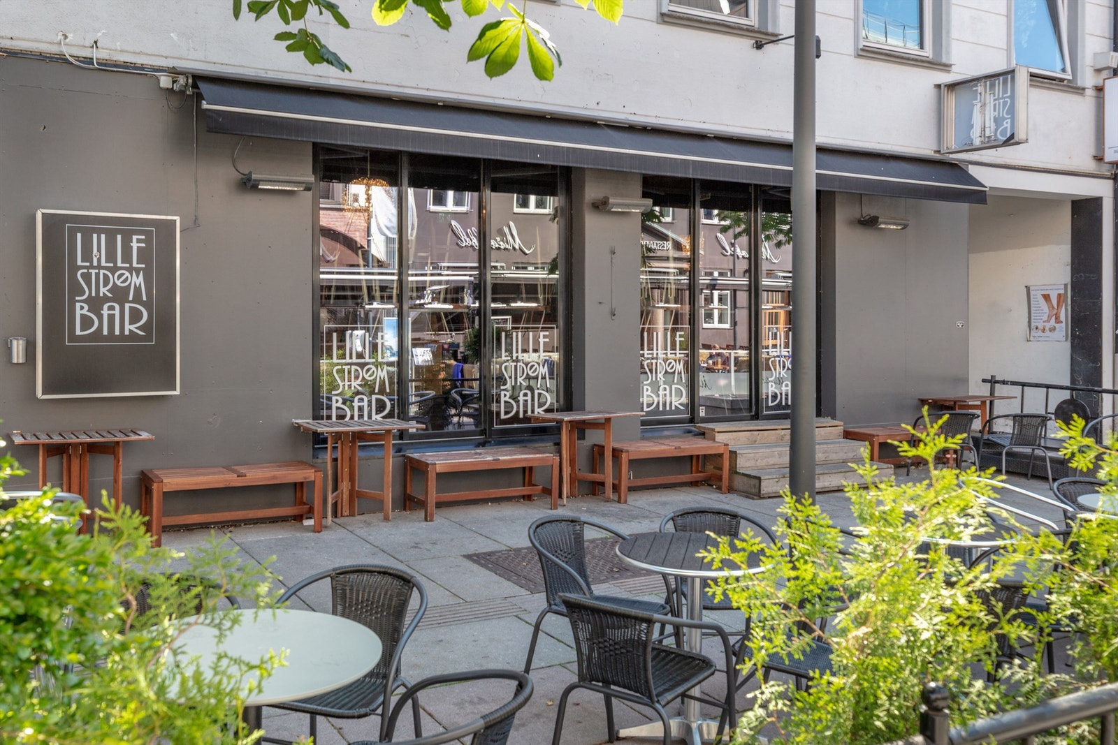 Hverdagslogistikken er enkel med dagligvarebutikker som Coop Prix og Meny like ved. Galleribilde