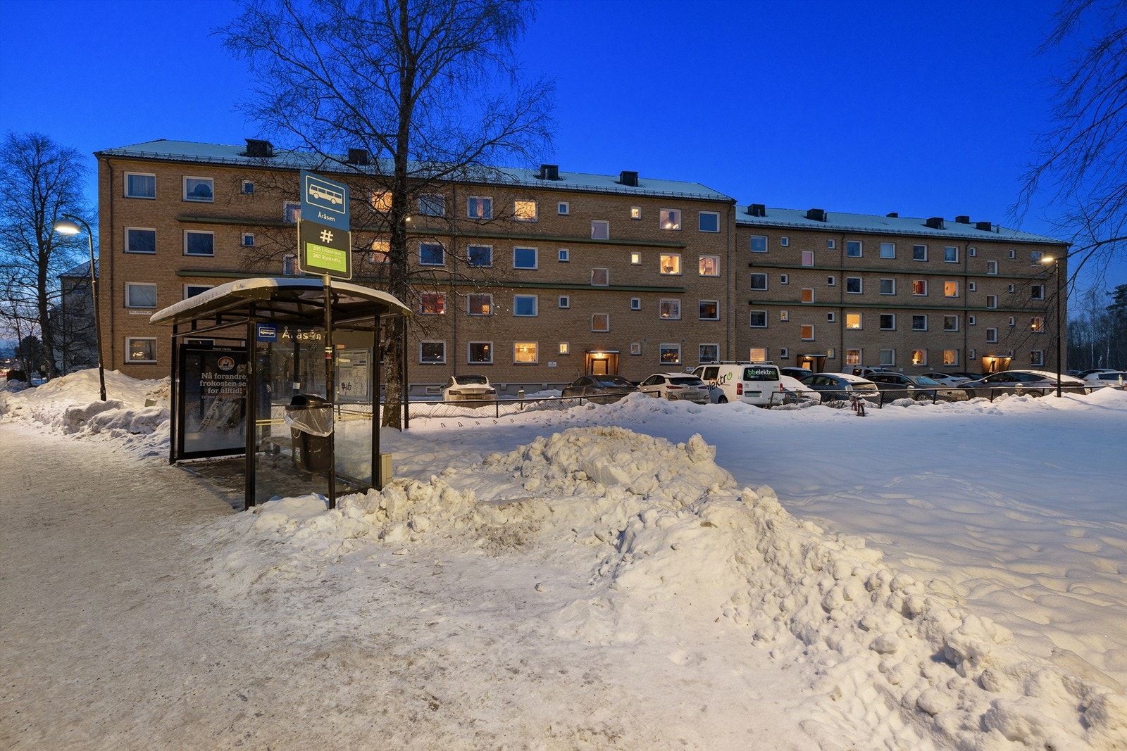 Nærmeste busstopp, Åråsen, ligger kun ett minutts gange unna. Galleribilde