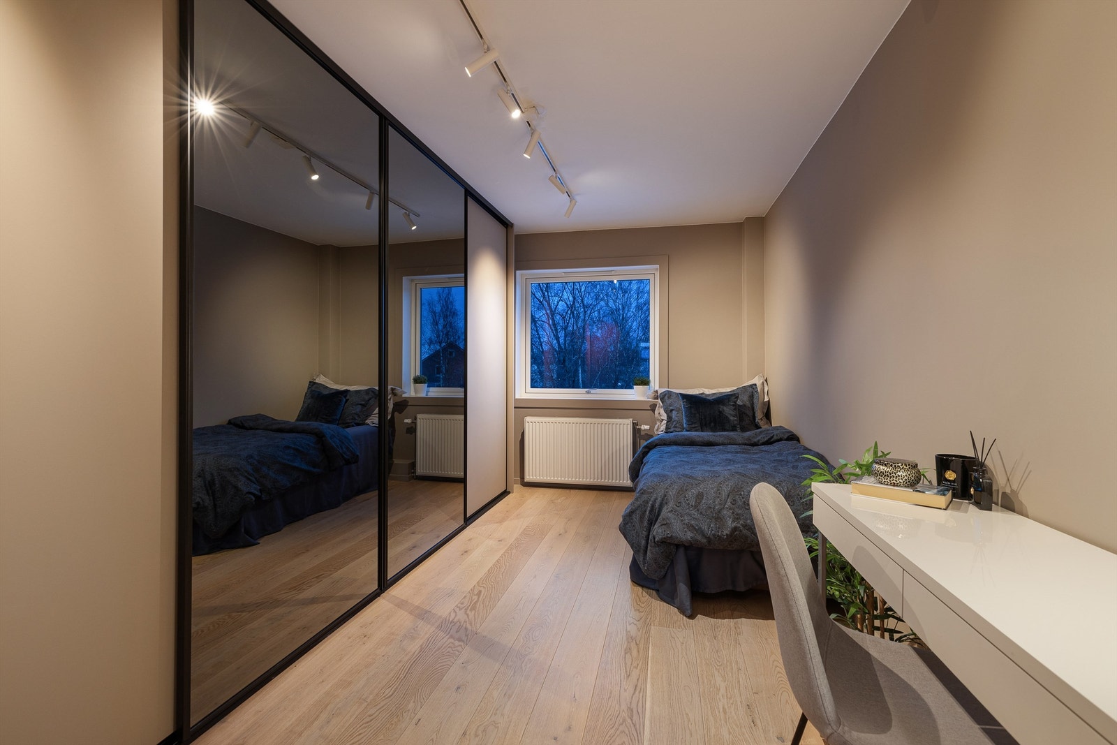 Det andre soverommet egner seg godt som barnerom, gjesterom eller kontor. Galleribilde