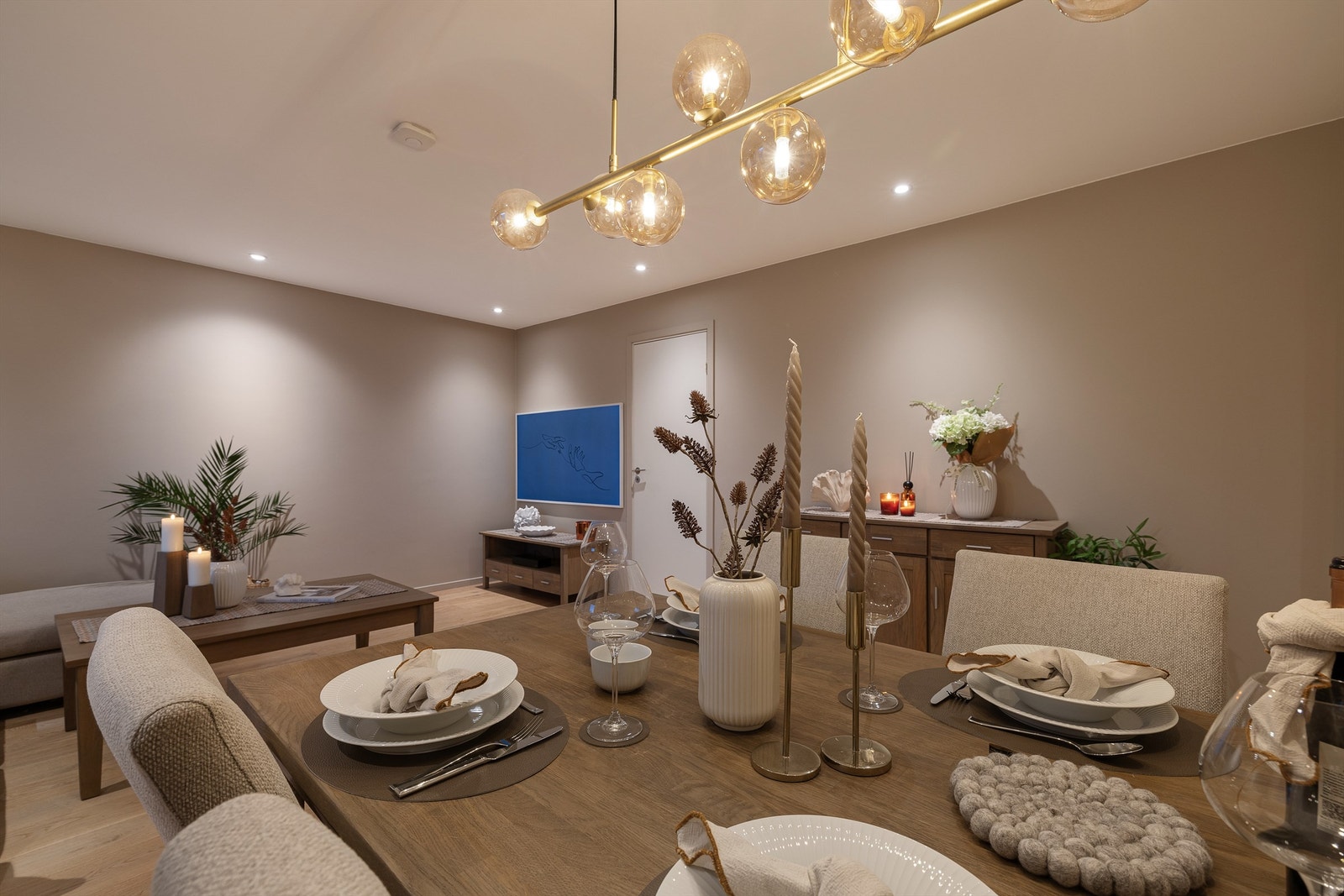 Her er det god plass for en egen spisesone i tilknytning til stuen. Galleribilde