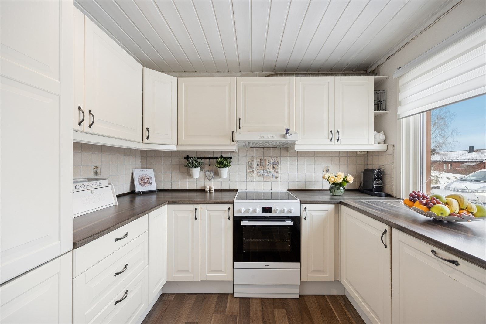 Kjøkkenet fra 2005 er innredet med kjøkkeninnredning fra IKEA. Galleribilde