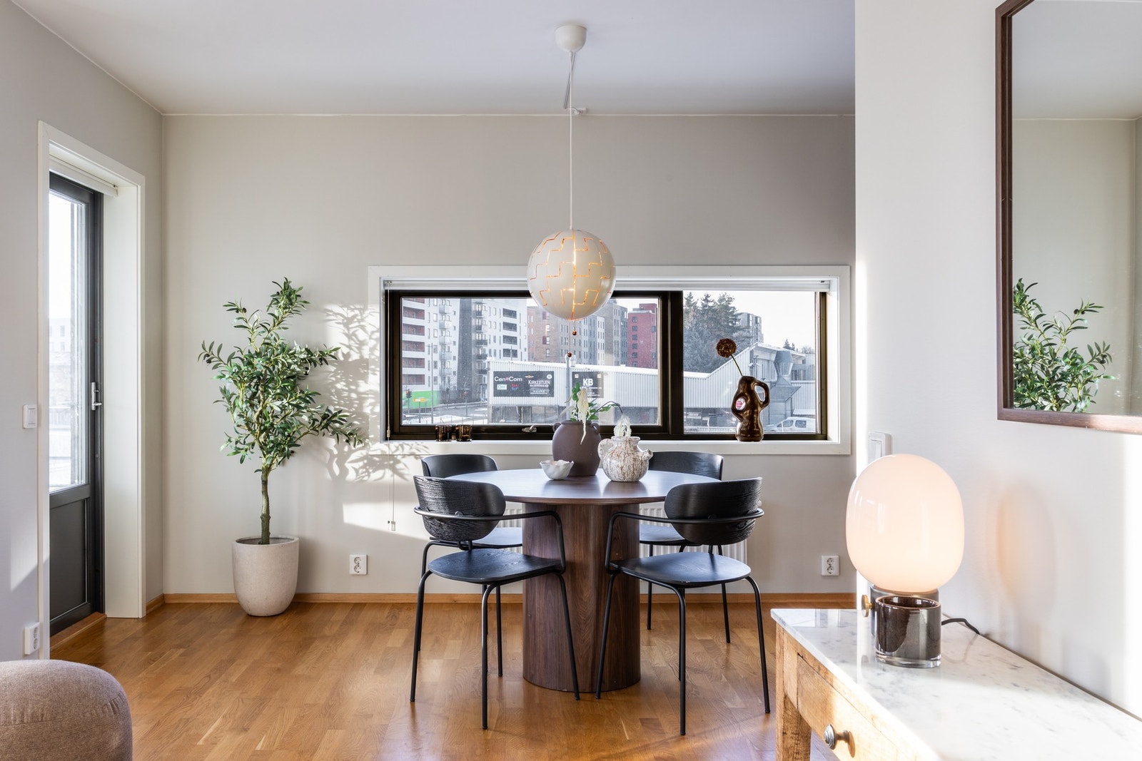 Du har naturlig plass til et spisebord. Galleribilde