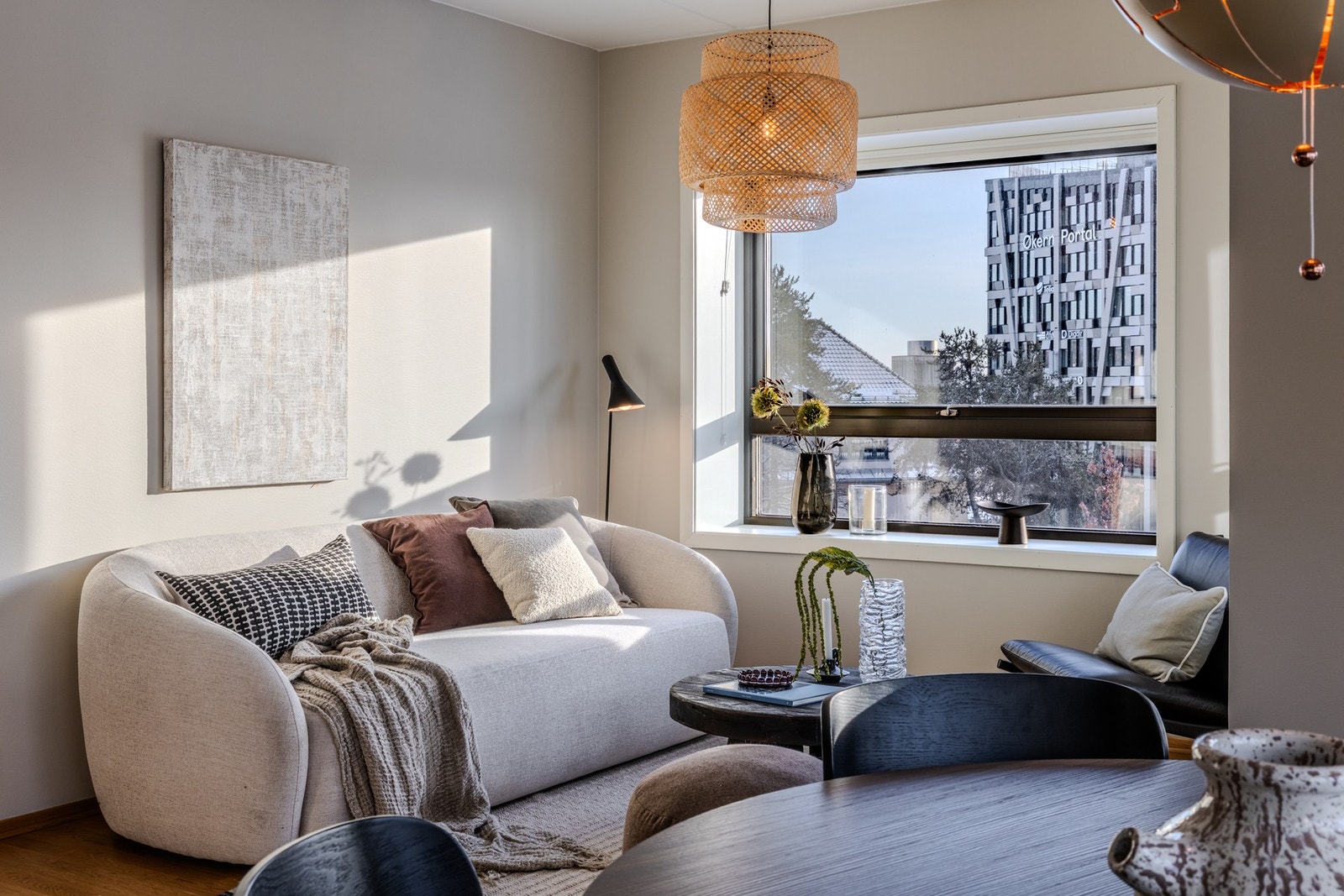 Boligen er oppført i 2016 og fremstår gjennomgående velholdt med gode innredningsløsninger. Galleribilde