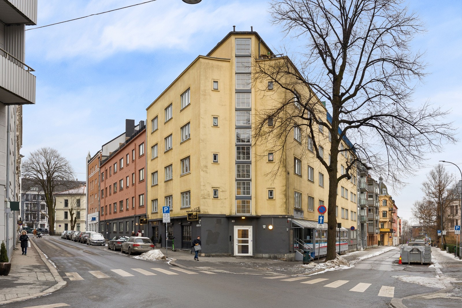 Her bor du tilbaketrukket og rolig, samtidig som du har umiddelbar nærhet til alt av byens fasiliteter og kollektivtilbud. Galleribilde