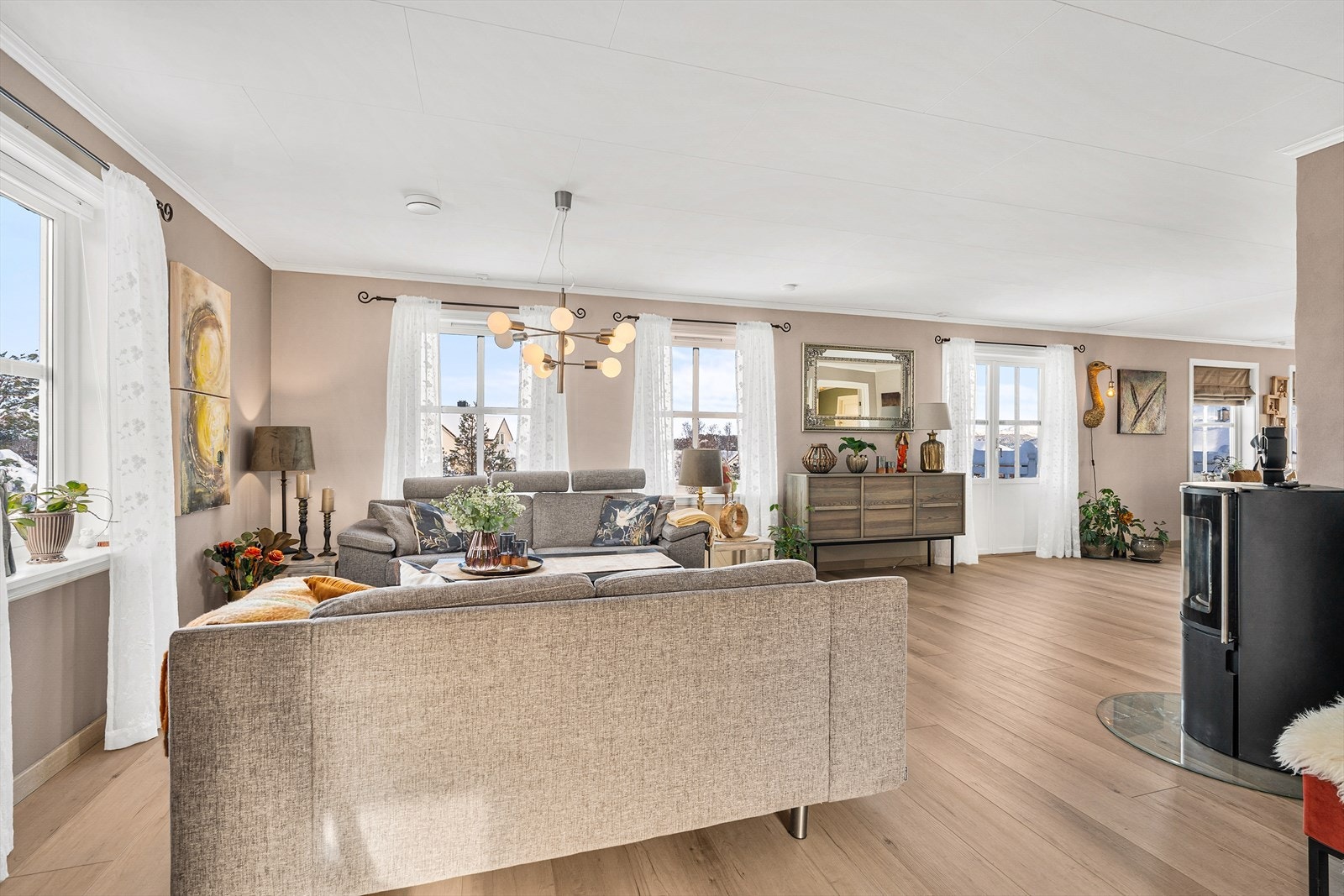 Gode møbleringsmuligheter i stue Galleribilde