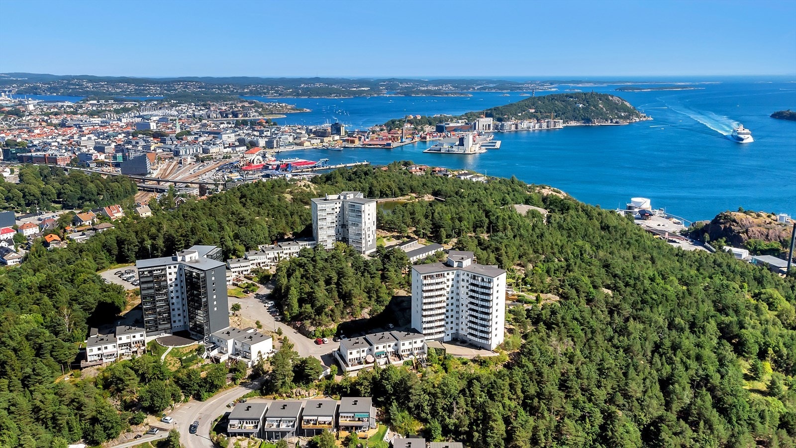 Det er gangavstand til Kvadraturensentrum og gode bussforbindelser i området. Galleribilde