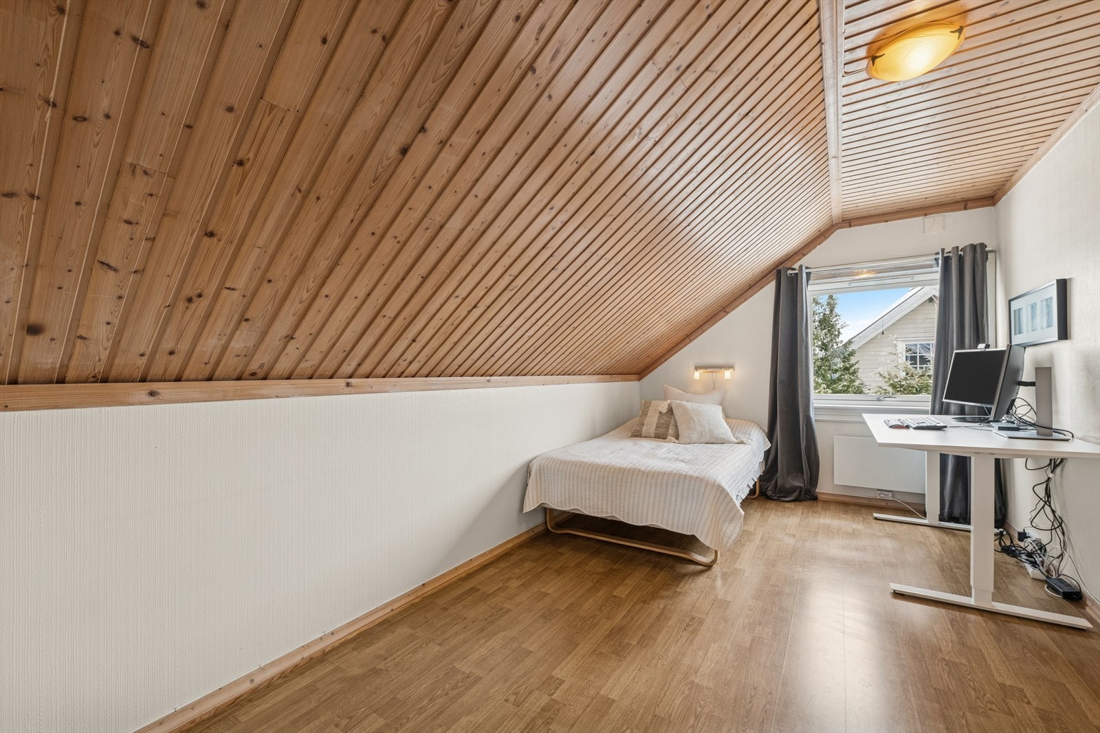 Det tredje soverommet passer ypperlig som barnerom, gjesterom eller hjemmekontor. Galleribilde