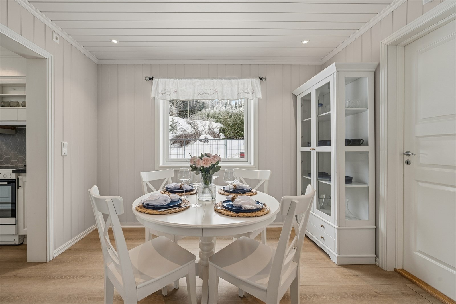 Boligen har også en egen spisestue med adkomst fra stuen. Galleribilde