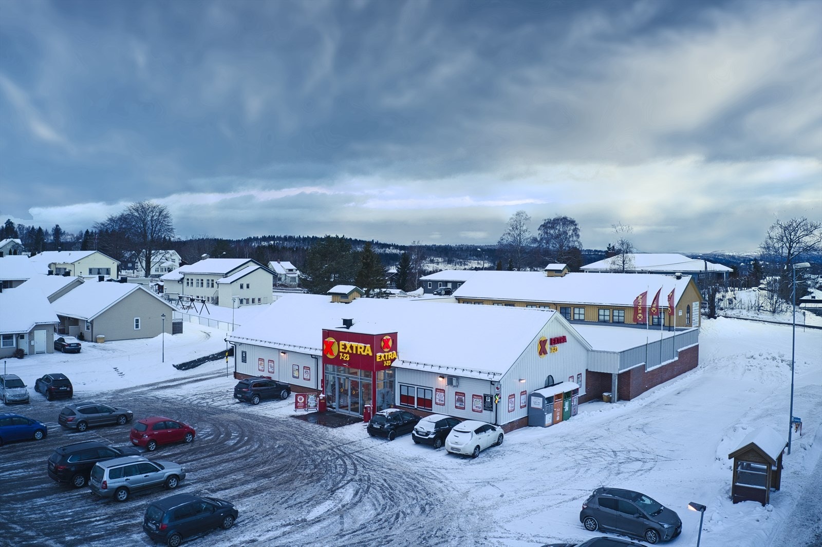 Fra boligen er det kort avstand til matbutikk. Her kan en fint ta turen til butikken til fots. Galleribilde