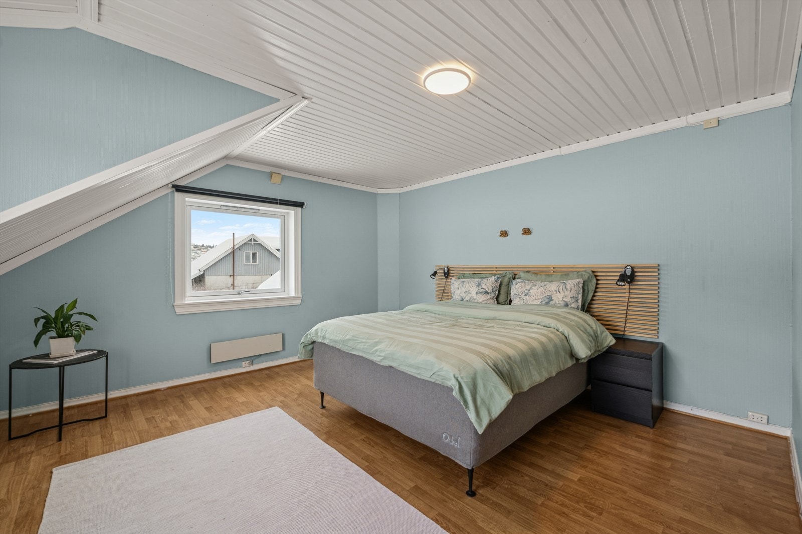 Soverom 2 har god plass til dobbeltseng og garderobeskap. Galleribilde