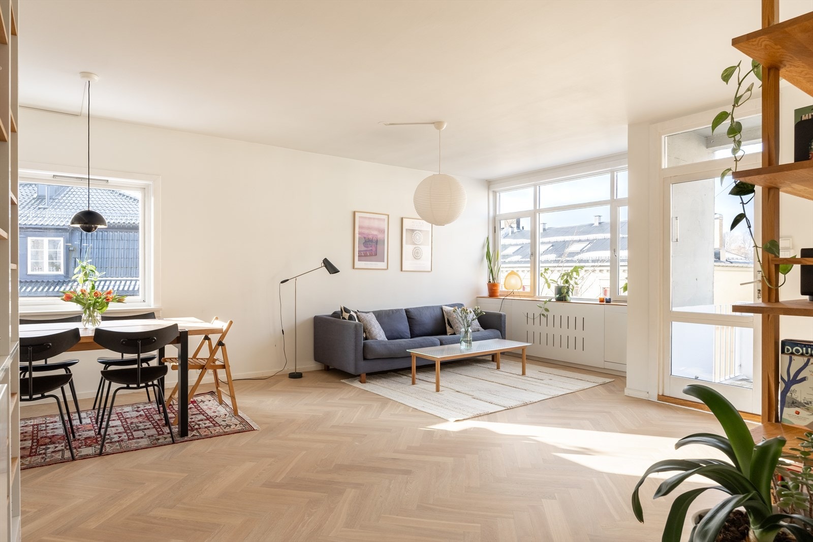 Lekker 4-roms endeleilighet med meget gode lysforhold. Fantastisk beliggenhet på en høyde. Vestvendt, romslig balkong Galleribilde